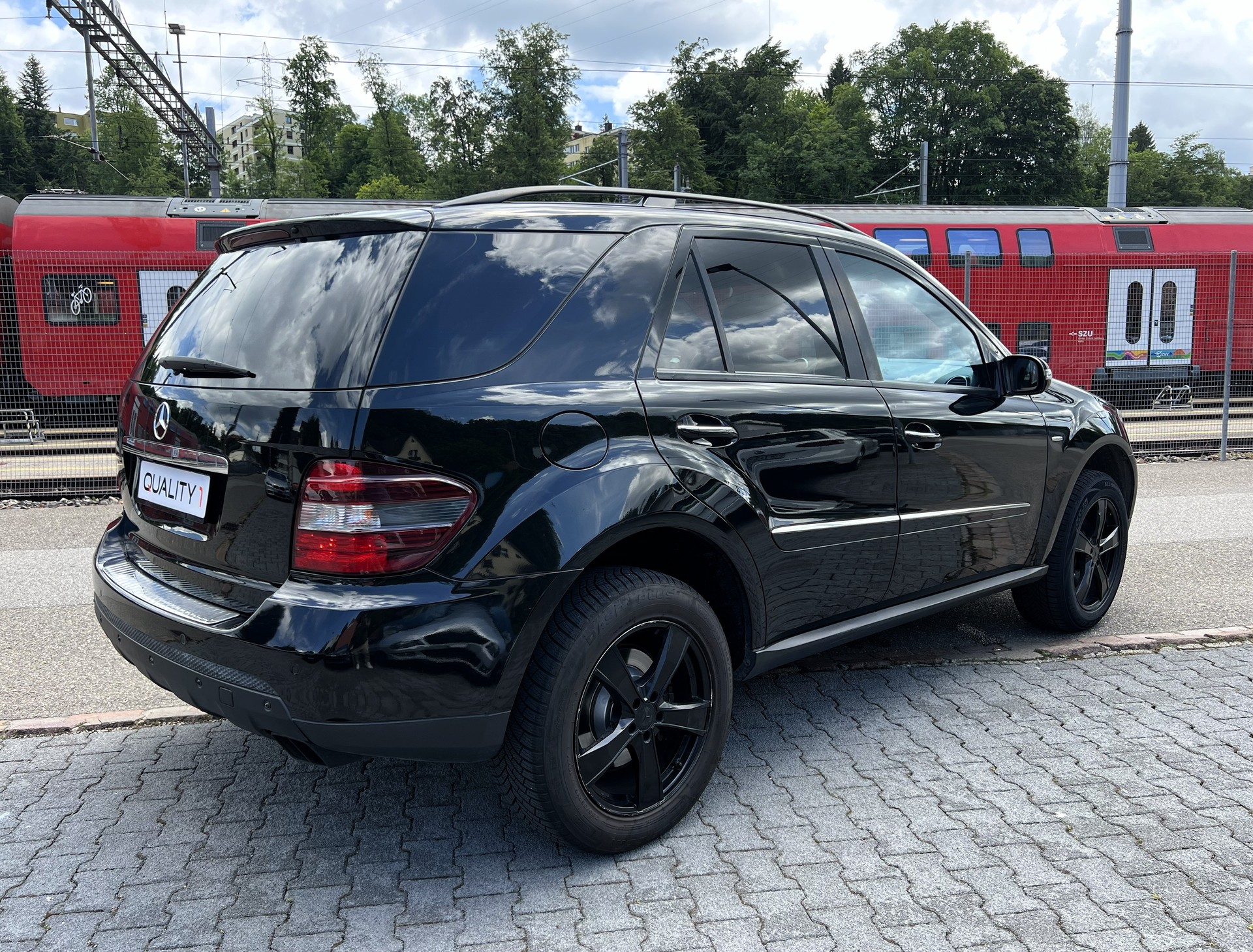 MERCEDES-BENZ ML 320 CDI 4Matic Edition7G-Tronic-showroom-element-2