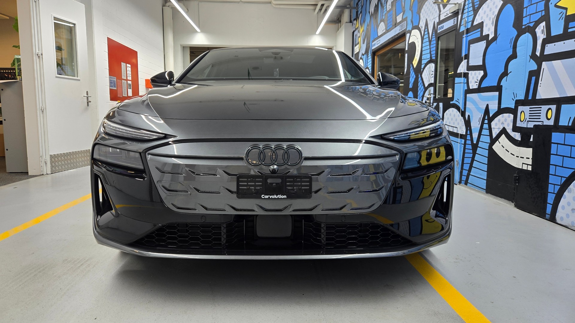 AUDI A6 Avant e-tron quattro-showroom-element-1