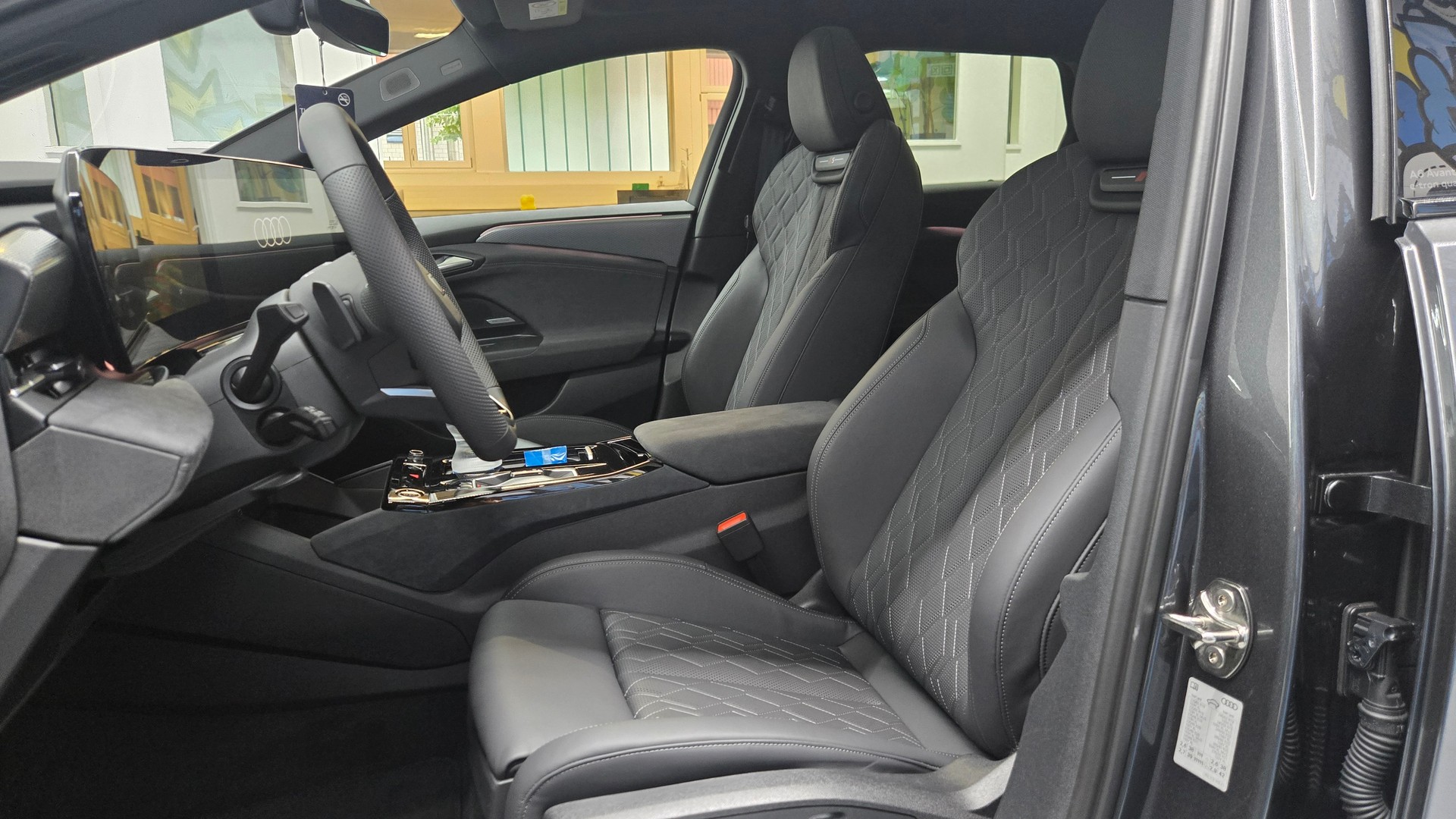AUDI A6 Avant e-tron quattro-image-7