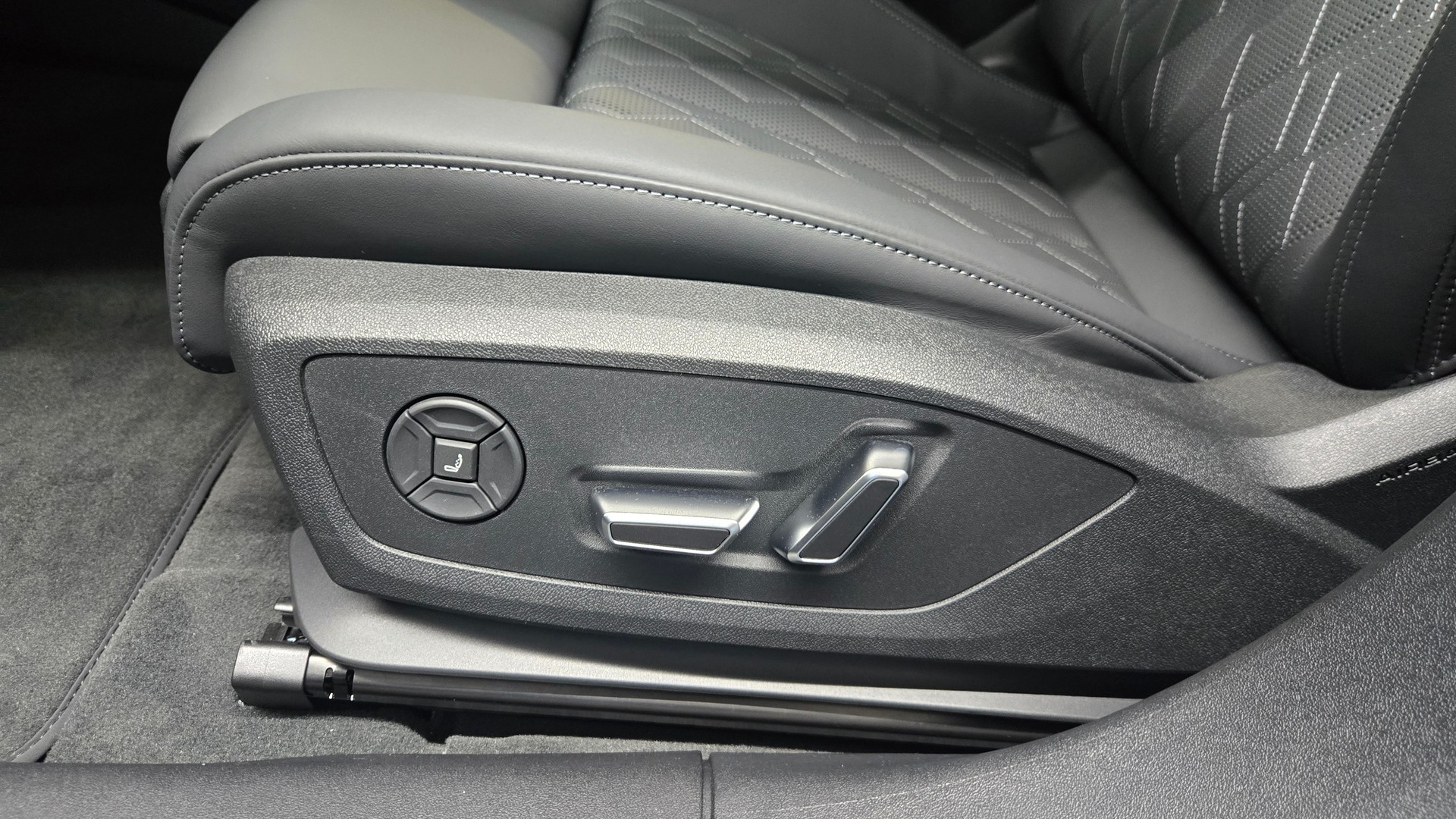 AUDI A6 Avant e-tron quattro-image-13