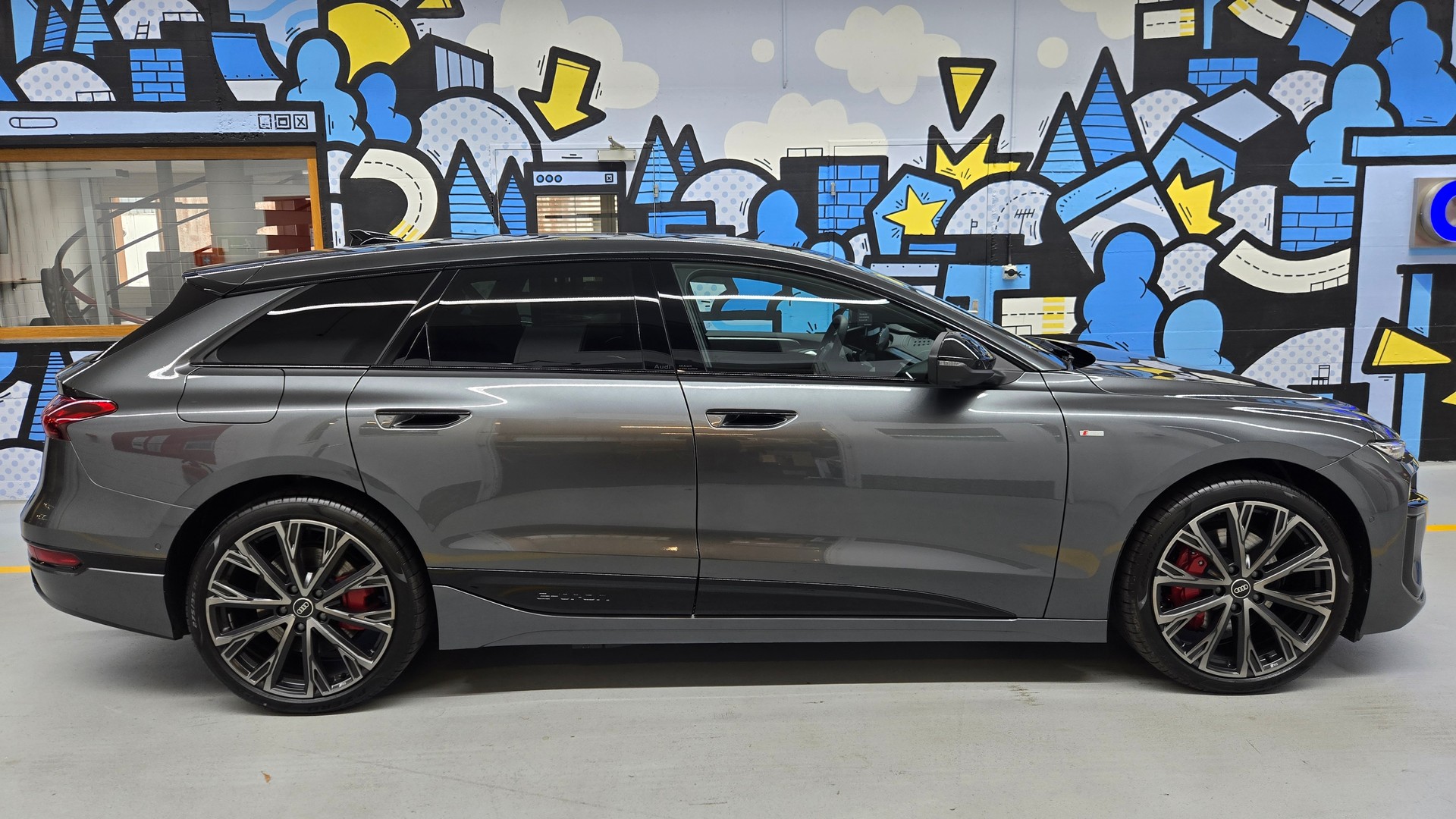 AUDI A6 Avant e-tron quattro-showroom-element-2