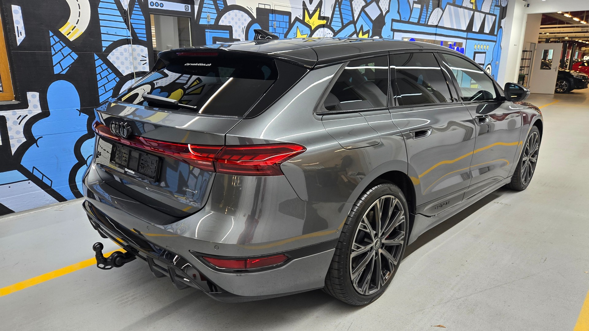 AUDI A6 Avant e-tron quattro-showroom-element-3