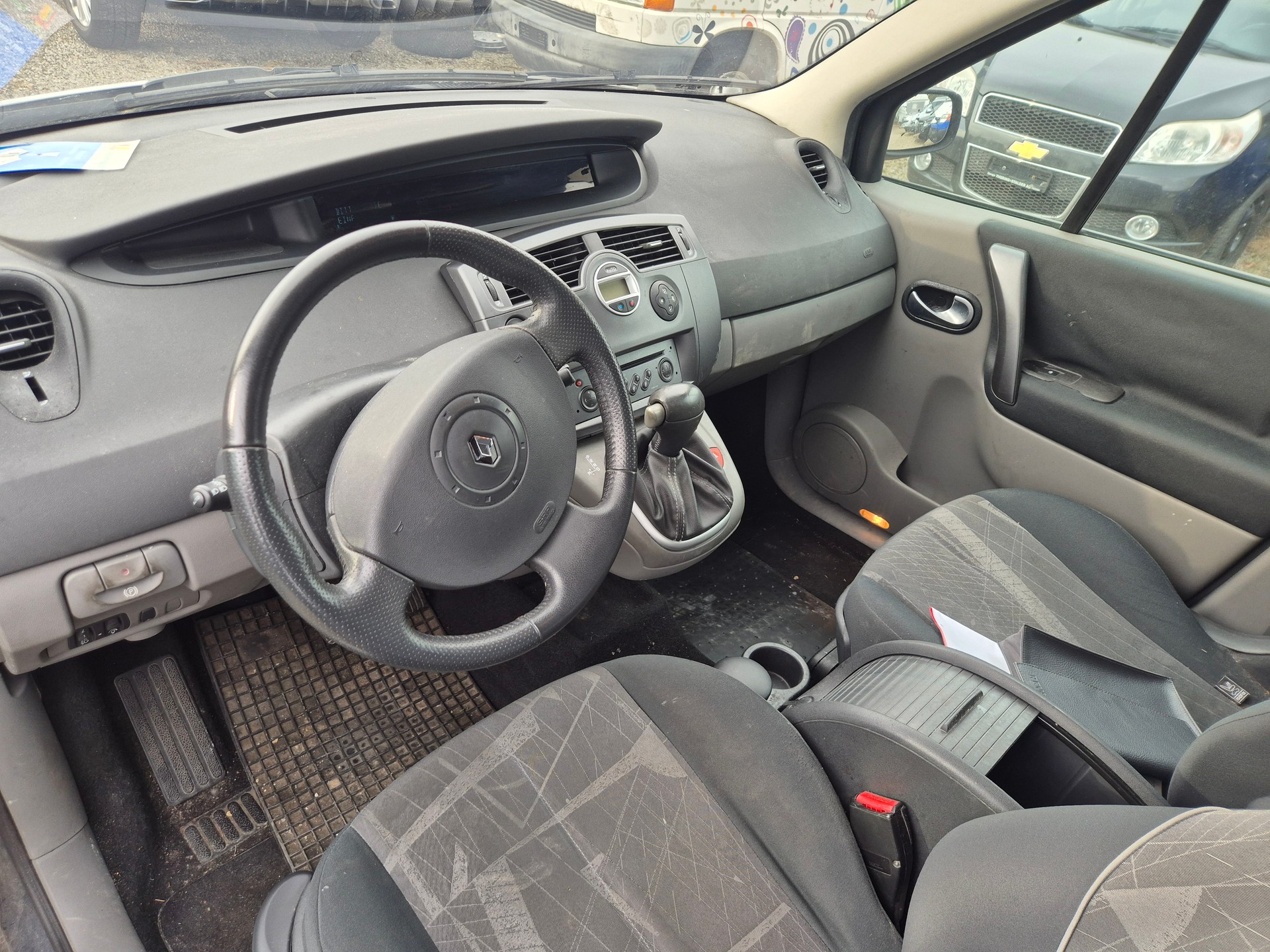 RENAULT MEGANE-image-9