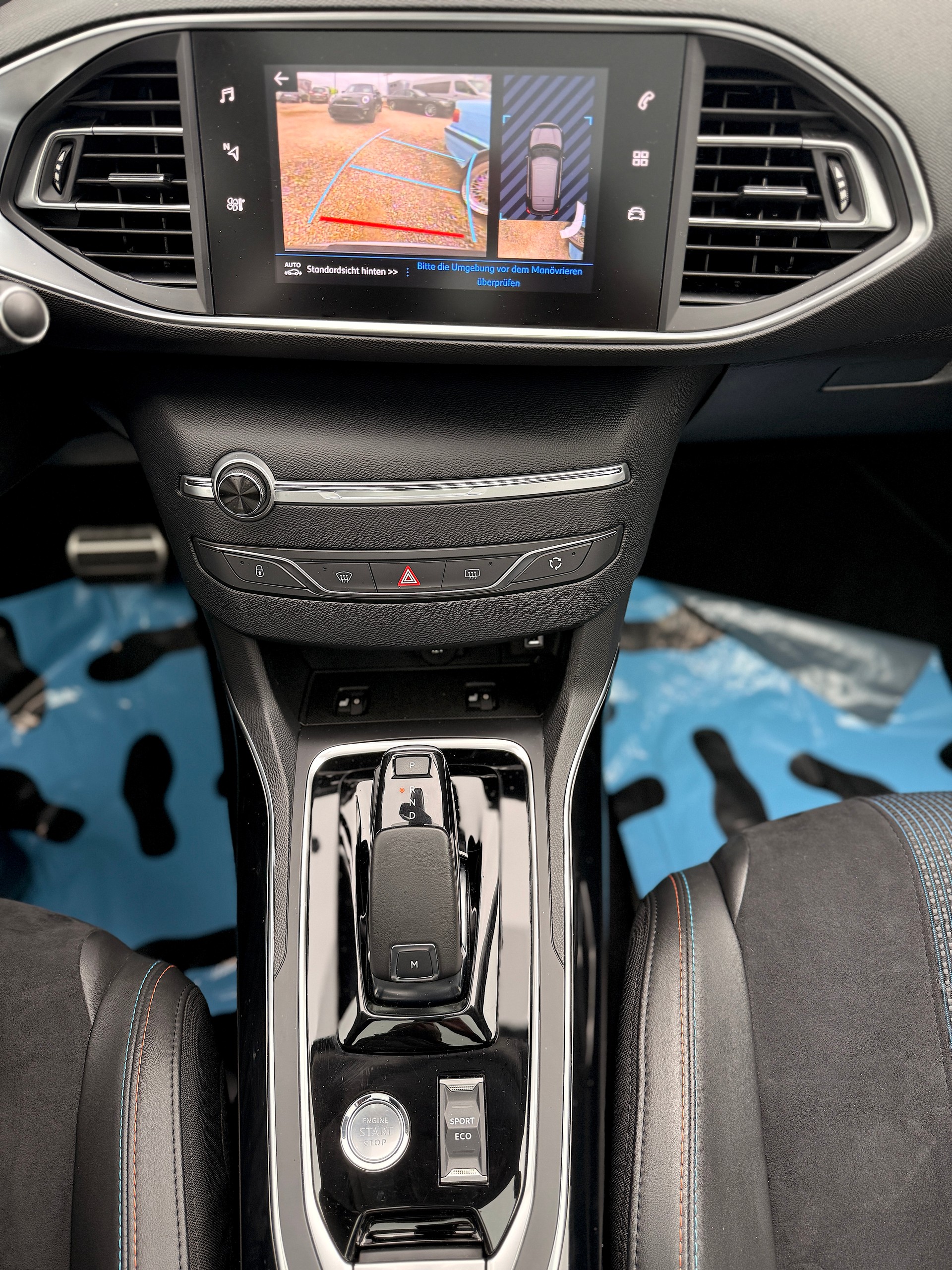 PEUGEOT 308 1.5 BlueHDI Tech Ed. EAT8 I Navi I Bluetooth I DAB I RF Kamera I Panorama I AHK I Distanzregler I Totwinkel I Sitzmassage-image-8