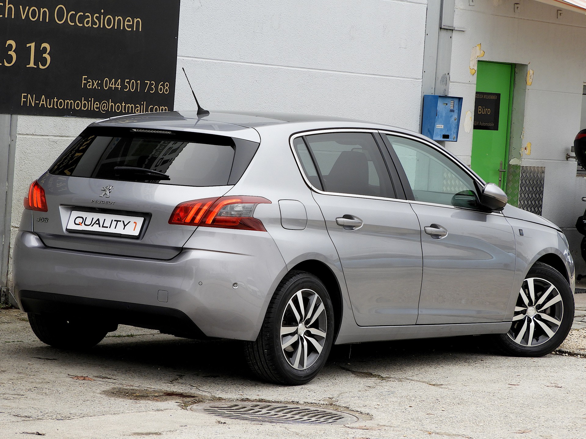 PEUGEOT 308 1.5 BlueHDI Tech Ed. EAT8 I Navi I Bluetooth I DAB I RF Kamera I Panorama I AHK I Distanzregler I Totwinkel I Sitzmassage-image-5