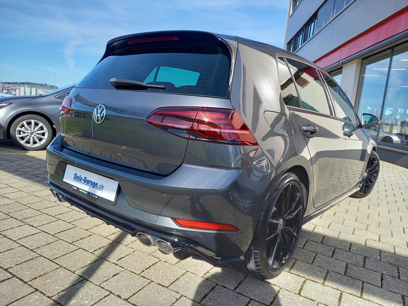 VW Golf 2.0 TSI R 4Motion *Handschalter*-showroom-element-1