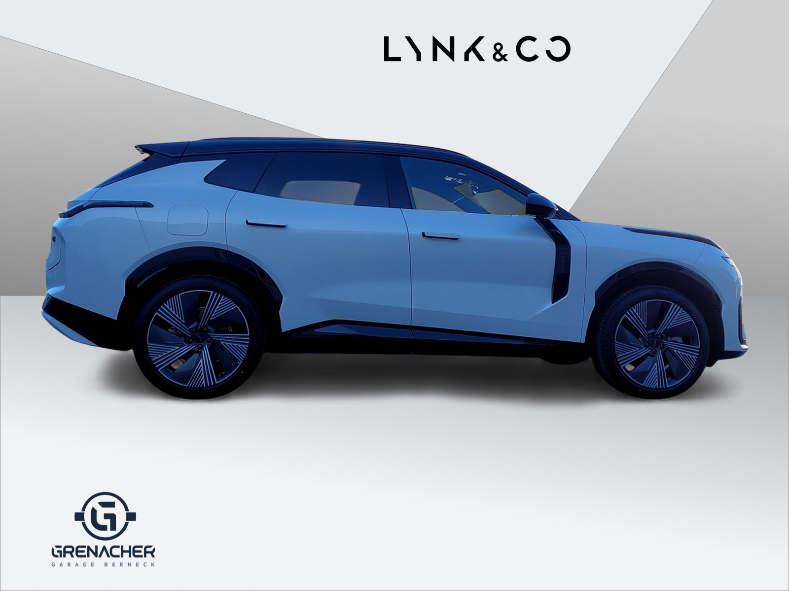 LYNK & CO 08-showroom-element-2