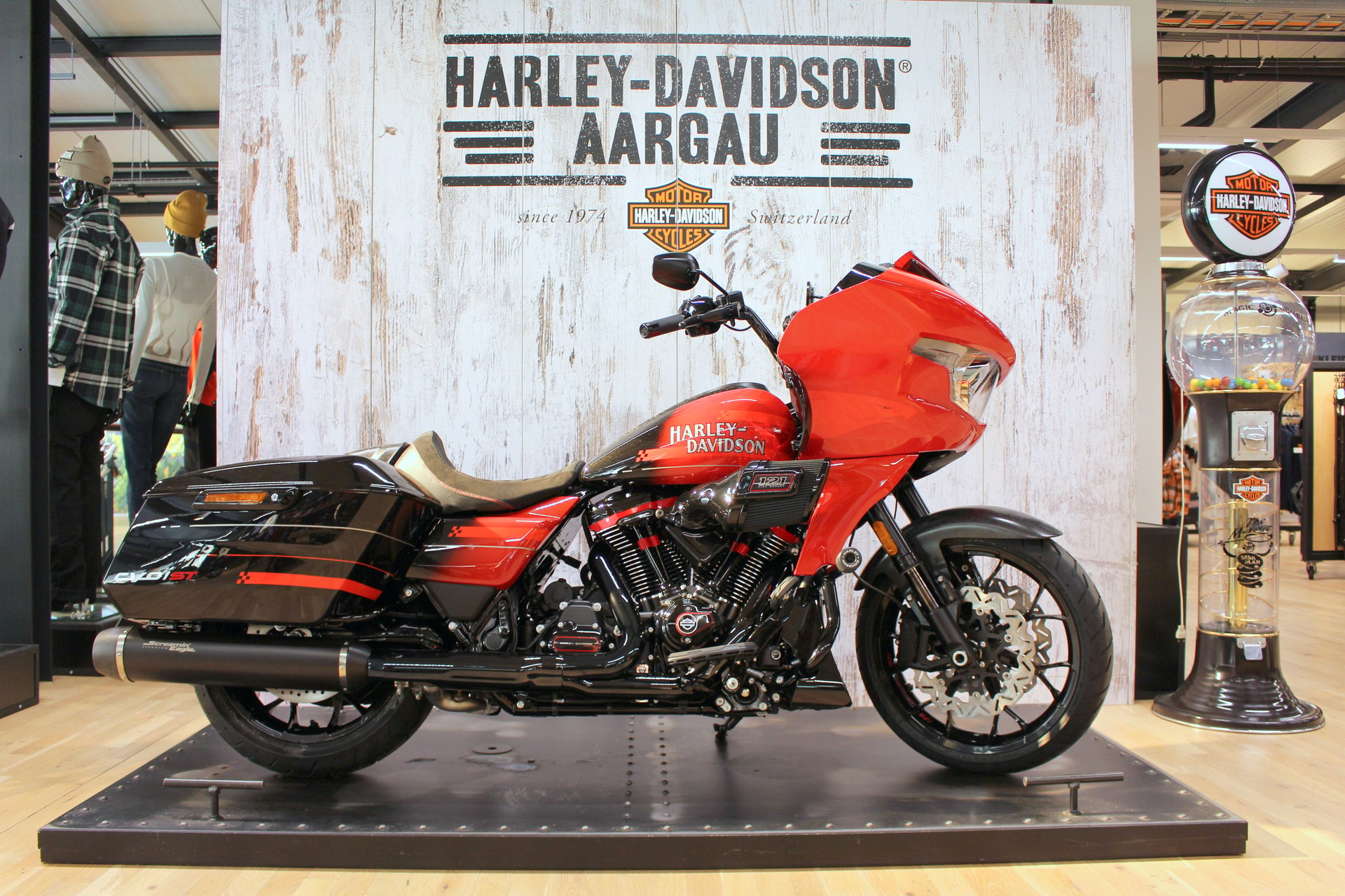 HARLEY-DAVIDSON FLTRXSTSE 121 CVO Road Glide ST