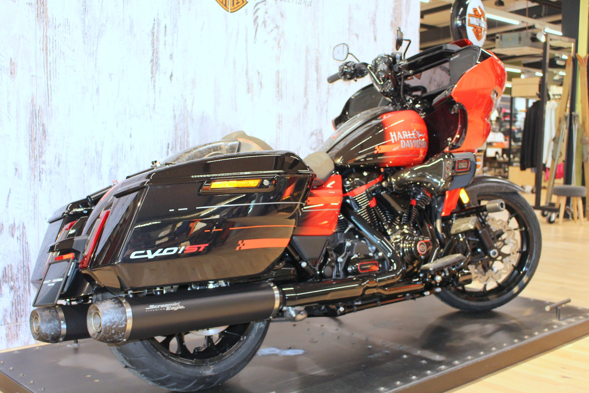 HARLEY-DAVIDSON FLTRXSTSE 121 CVO Road Glide ST-image-3