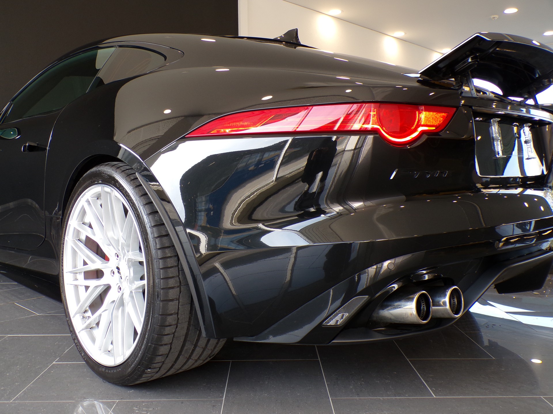 JAGUAR F-Type Coupé R 5.0 V8 S/C-image-4