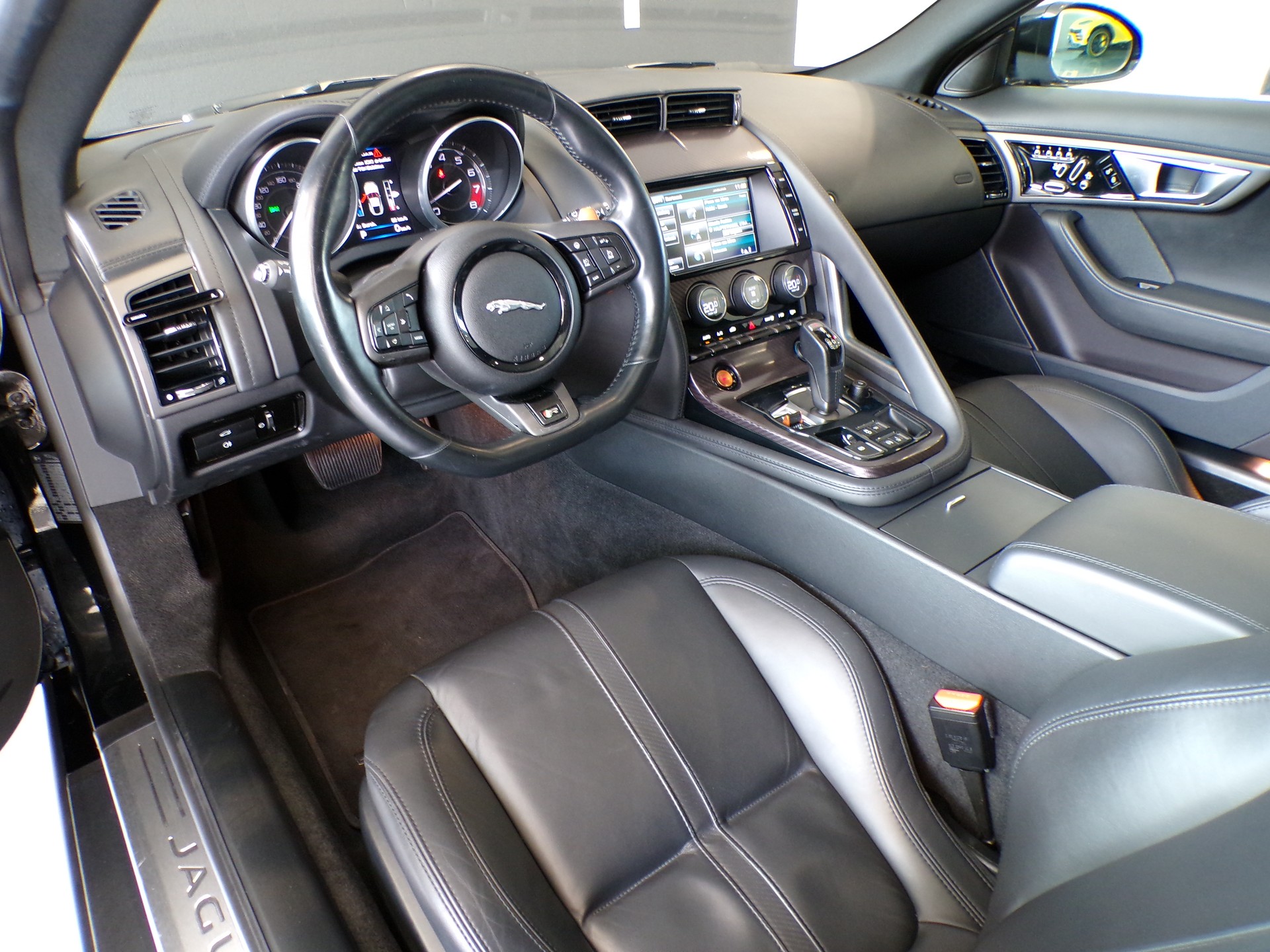 JAGUAR F-Type Coupé R 5.0 V8 S/C-image-12
