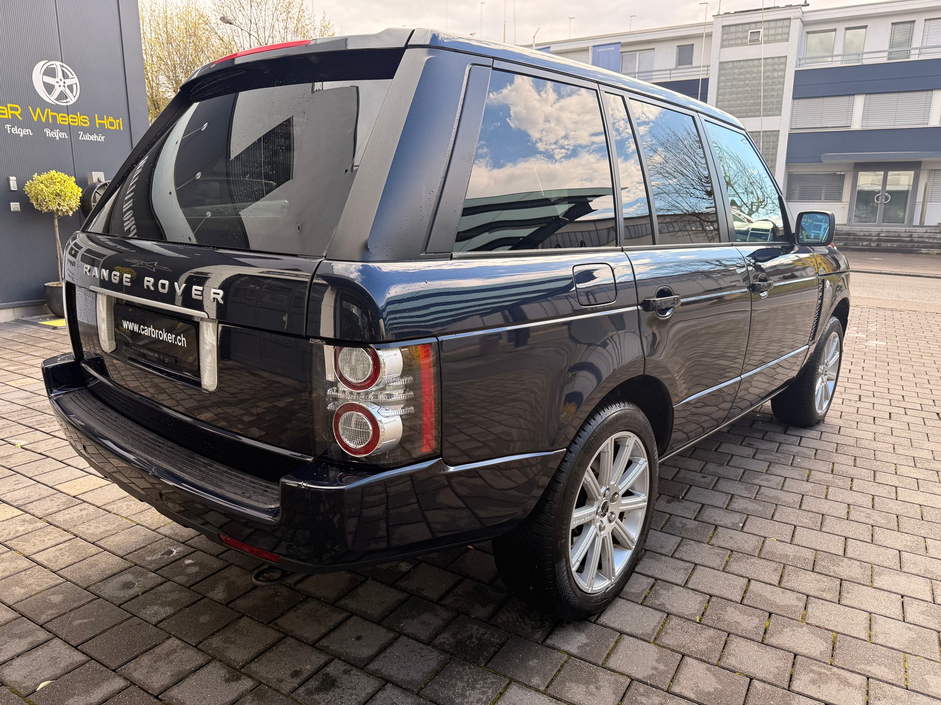 LAND ROVER Range Rover 4.4 TDV8 Vogue Automatic-image-9