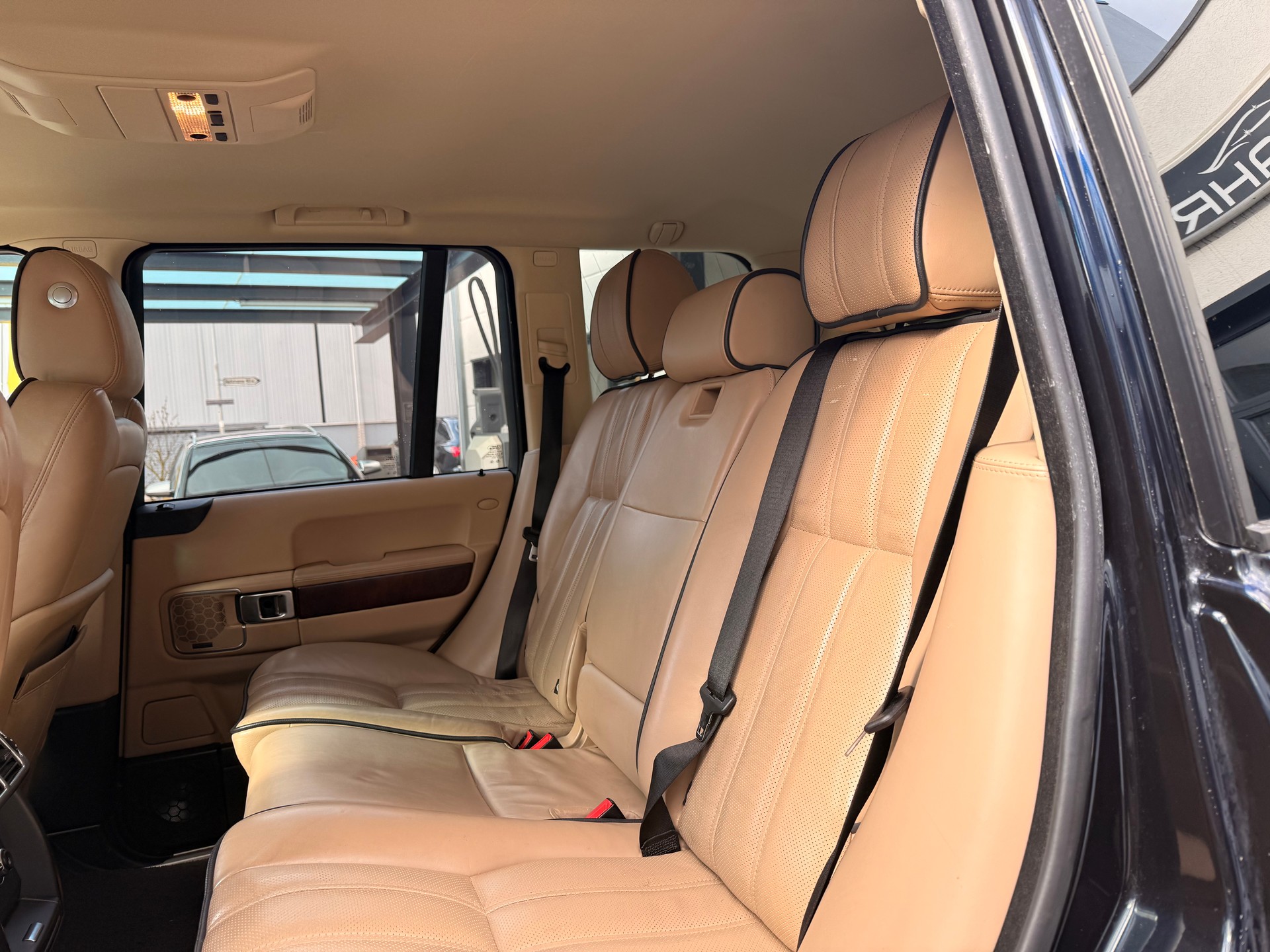 LAND ROVER Range Rover 4.4 TDV8 Vogue Automatic-image-14