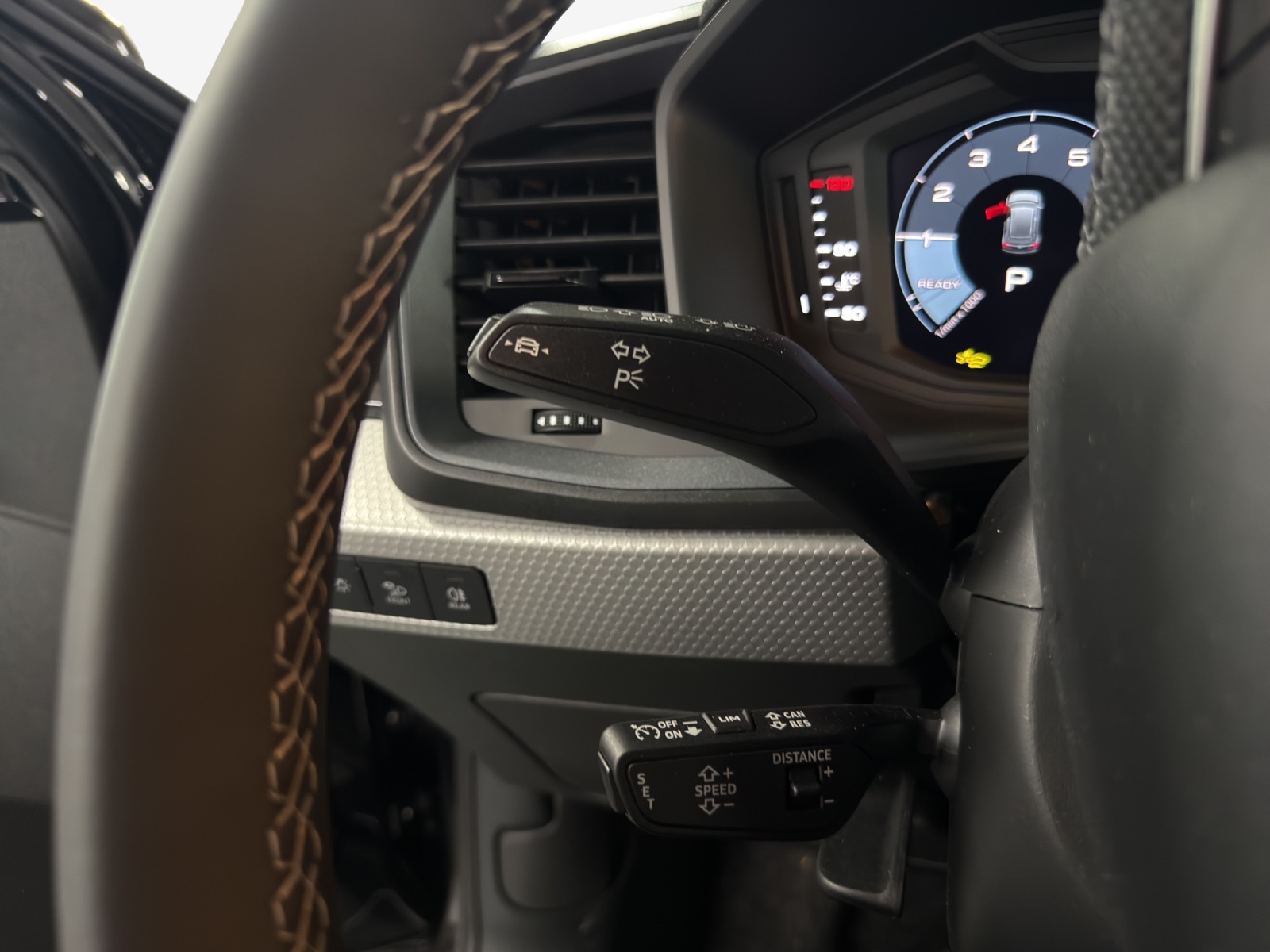 AUDI A1 allstreet 30 TFSI Attraction S-tronic-image-15