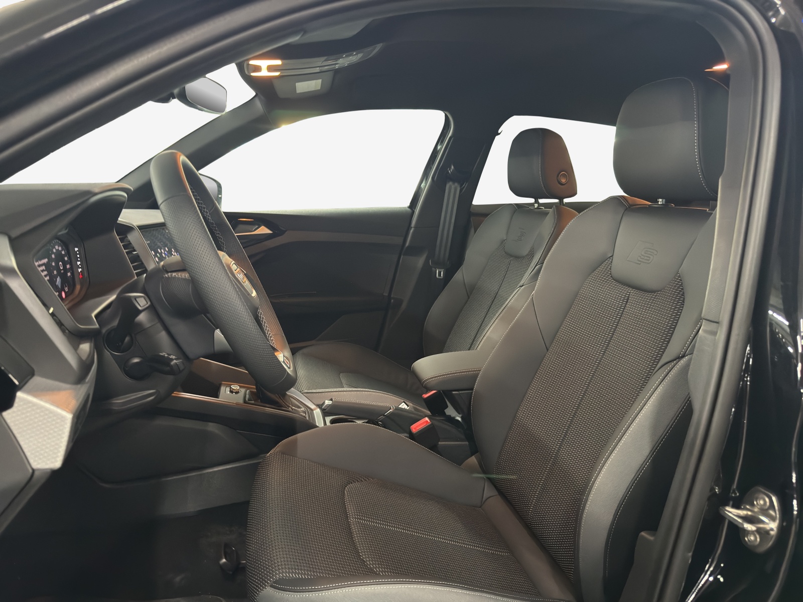 AUDI A1 allstreet 30 TFSI Attraction S-tronic-image-14