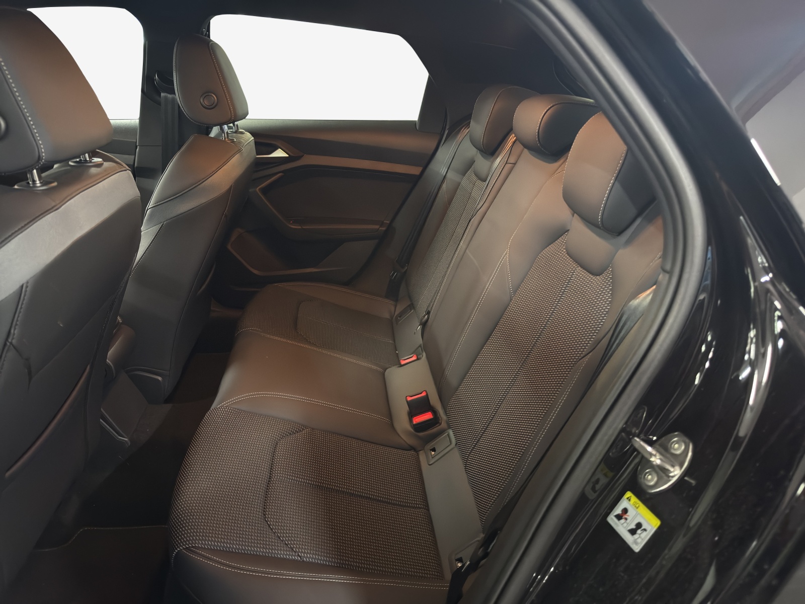 AUDI A1 allstreet 30 TFSI Attraction S-tronic-image-11