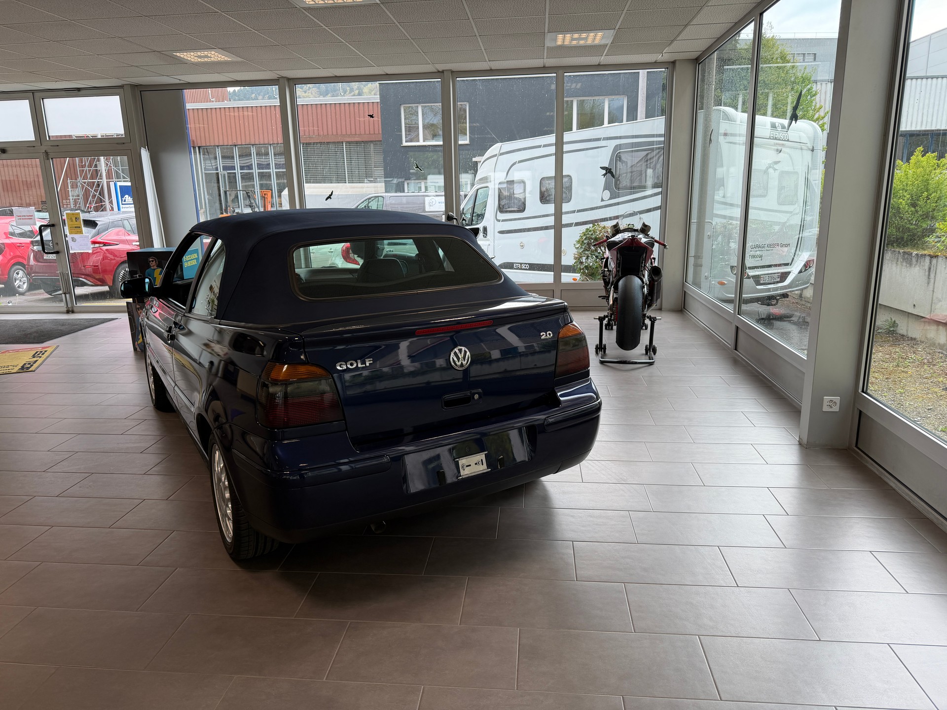VW Golf Cabriolet 2000 Highline Sunshine-showroom-element-1