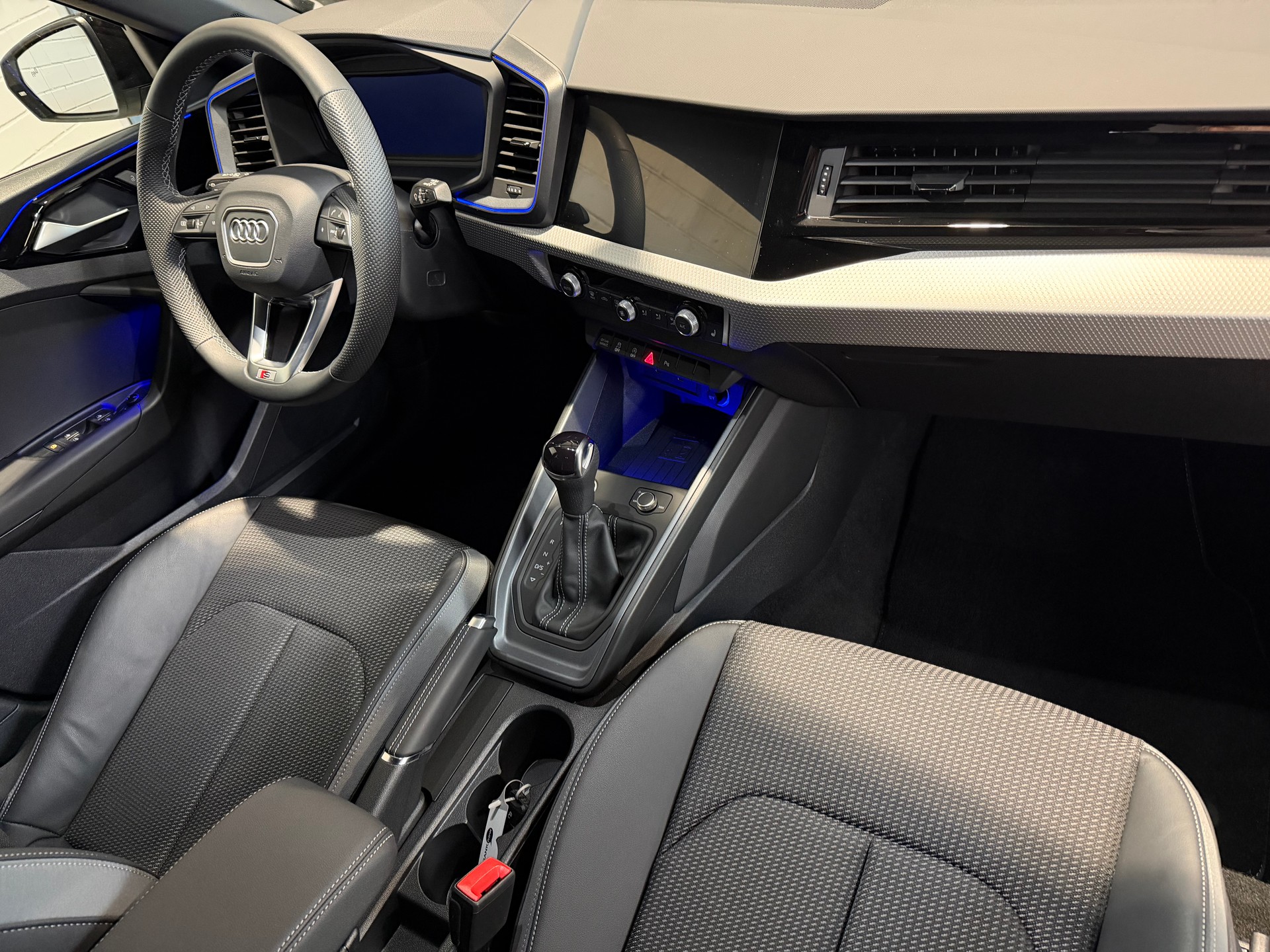 AUDI A1 Sportback 40 TFSI S Line S-tronic / 207 Ps / 5-Jahre Werksgarantie-image-9