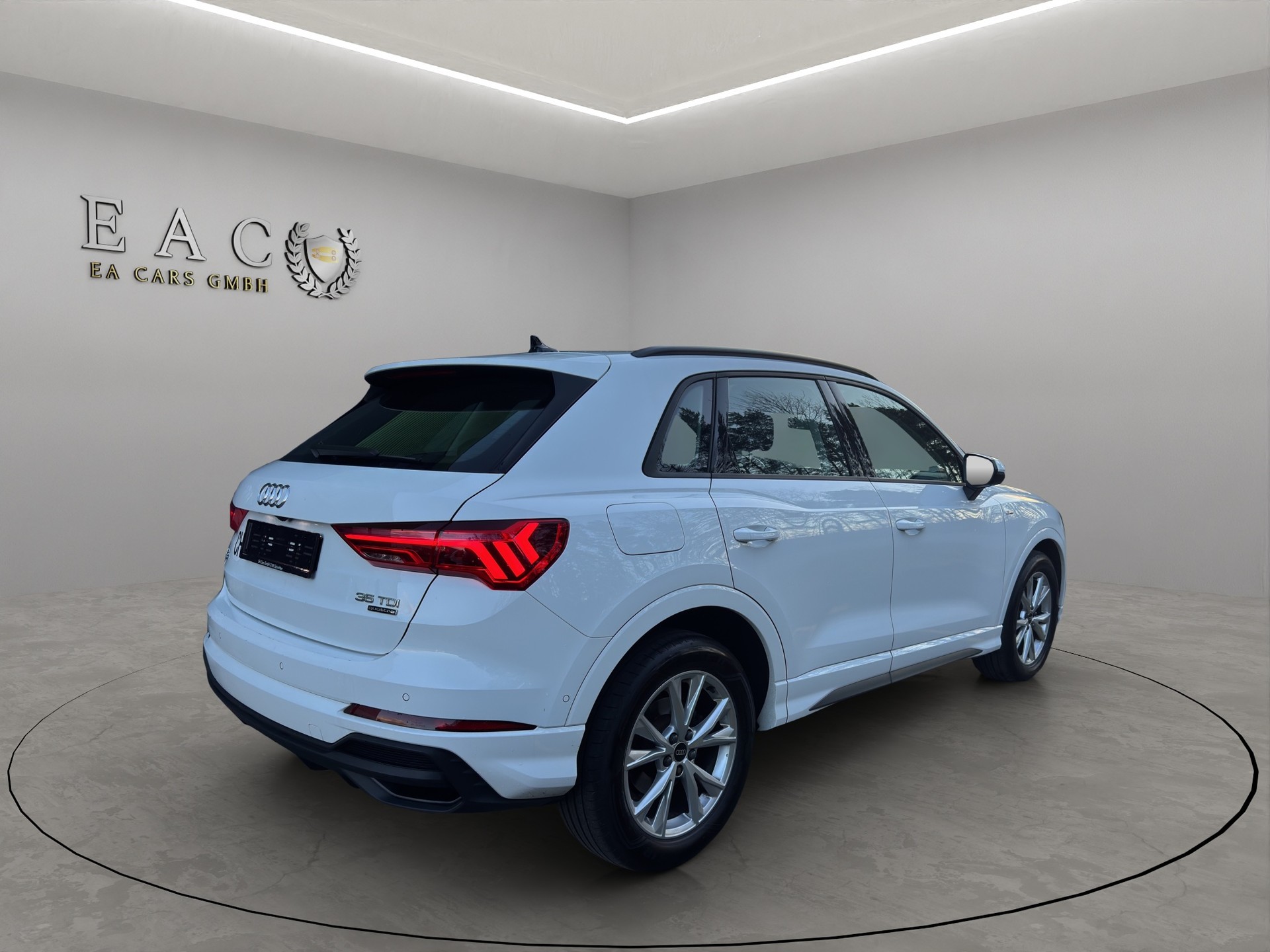 AUDI Q3 35 TDI S line quattro S-tronic-image-4