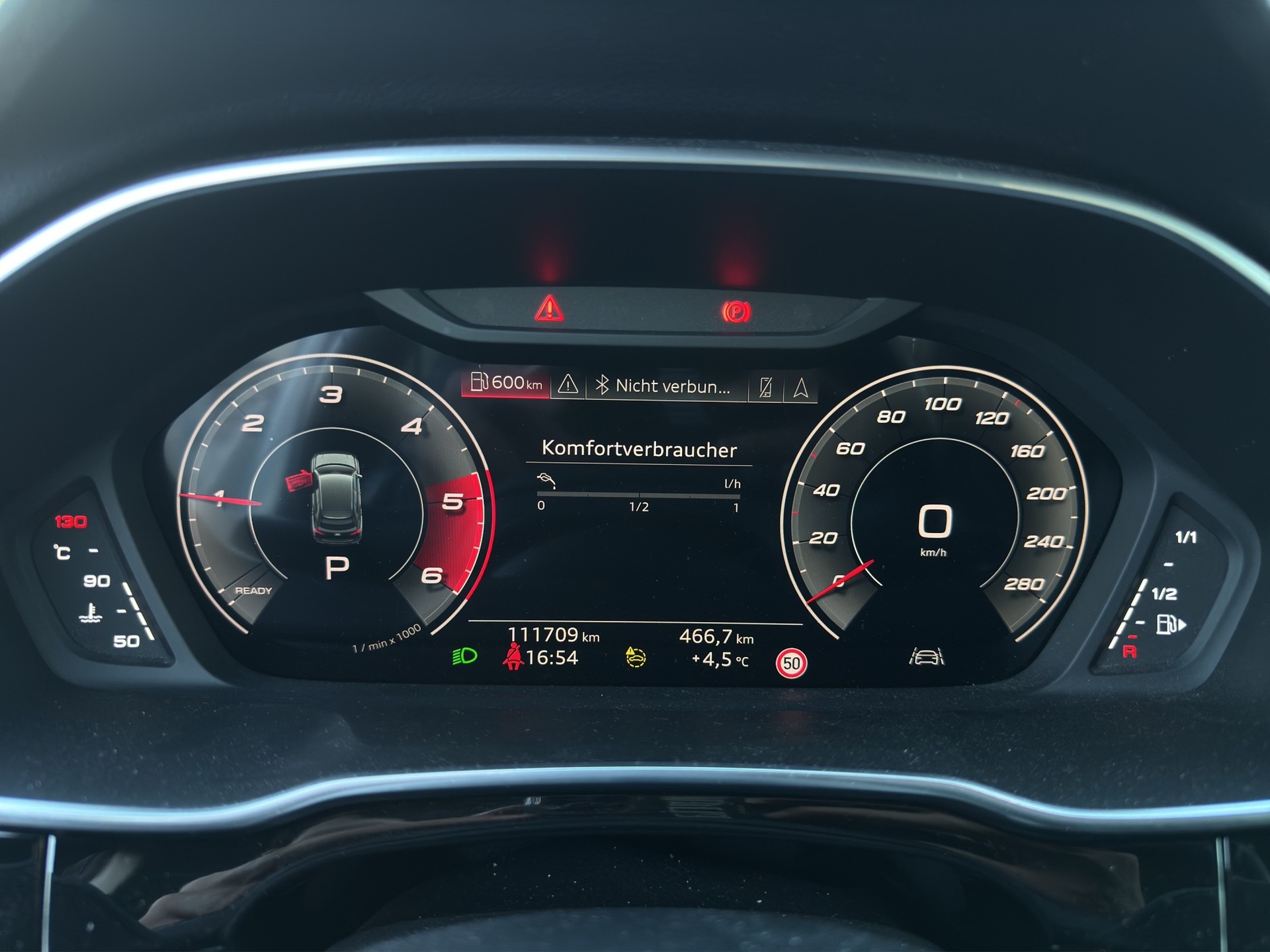 AUDI Q3 35 TDI S line quattro S-tronic-image-9