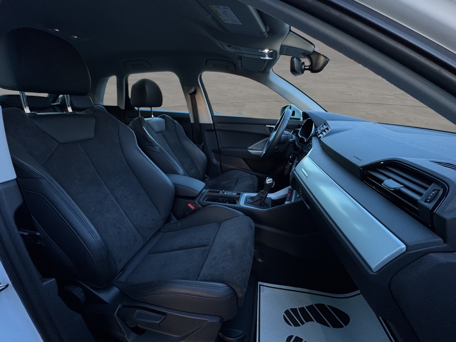 AUDI Q3 35 TDI S line quattro S-tronic-image-14
