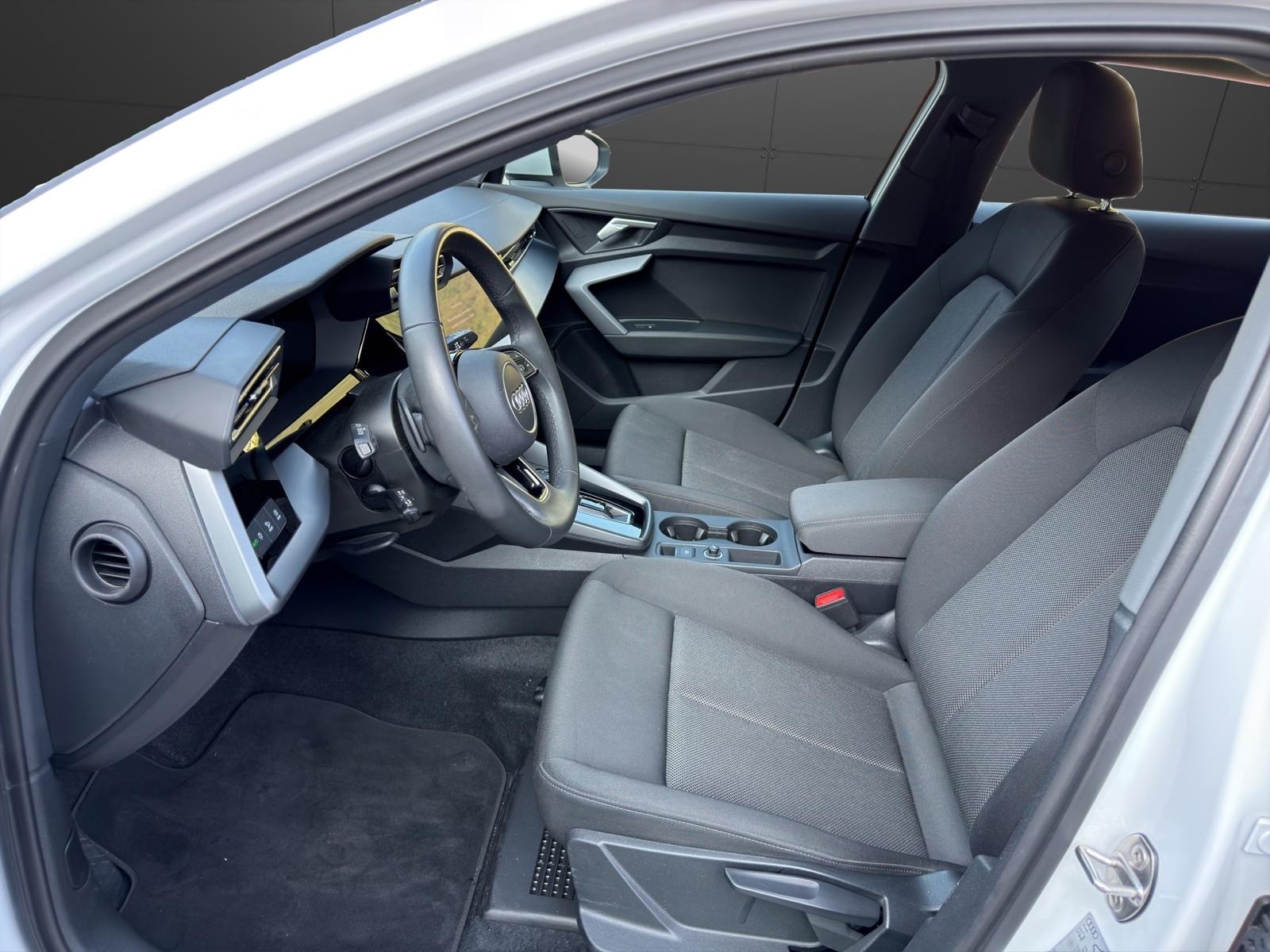 AUDI A3 Sportback 35 TFSI Attraction S-tronic-image-6