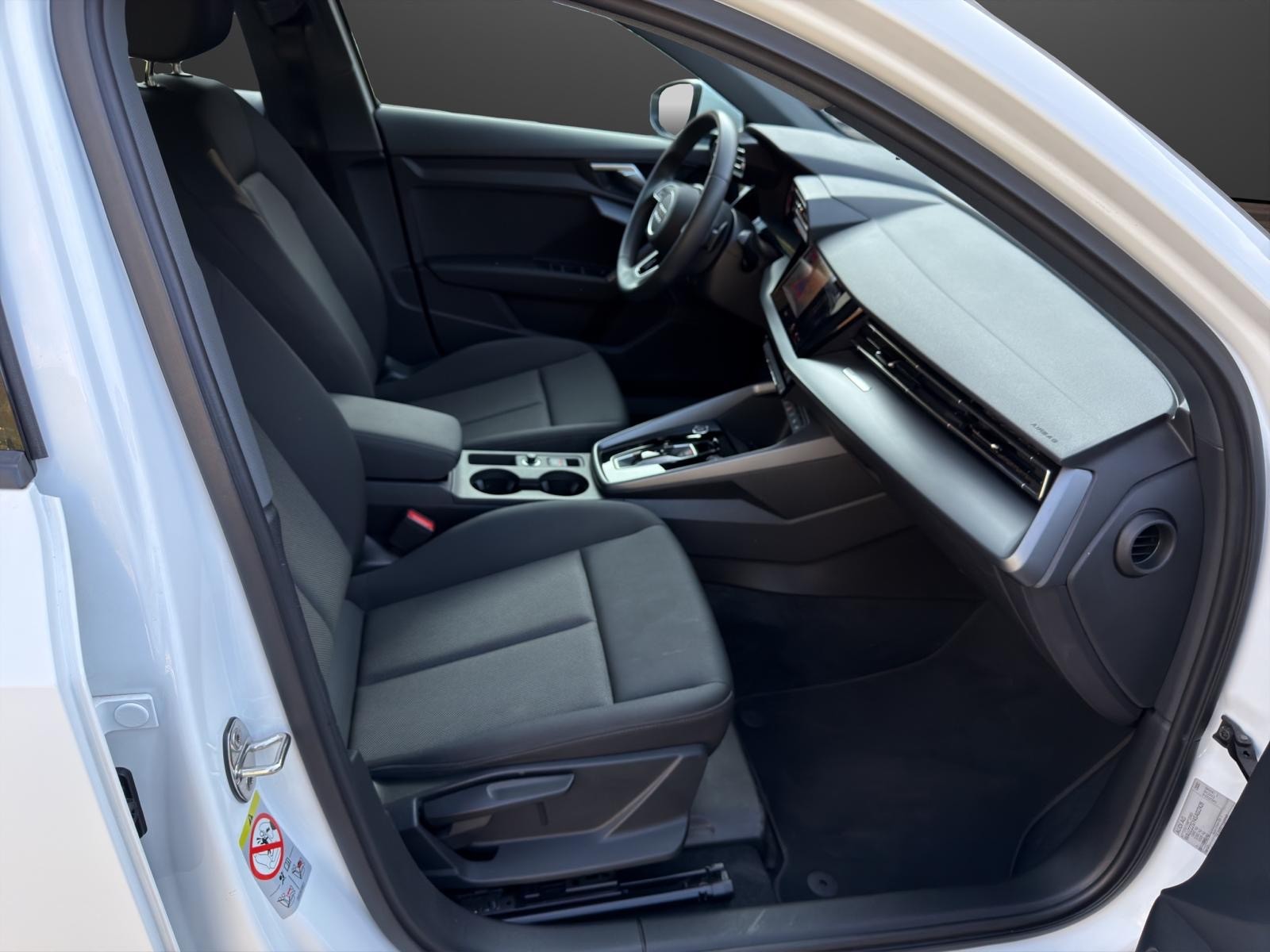 AUDI A3 Sportback 35 TFSI Attraction S-tronic-image-12