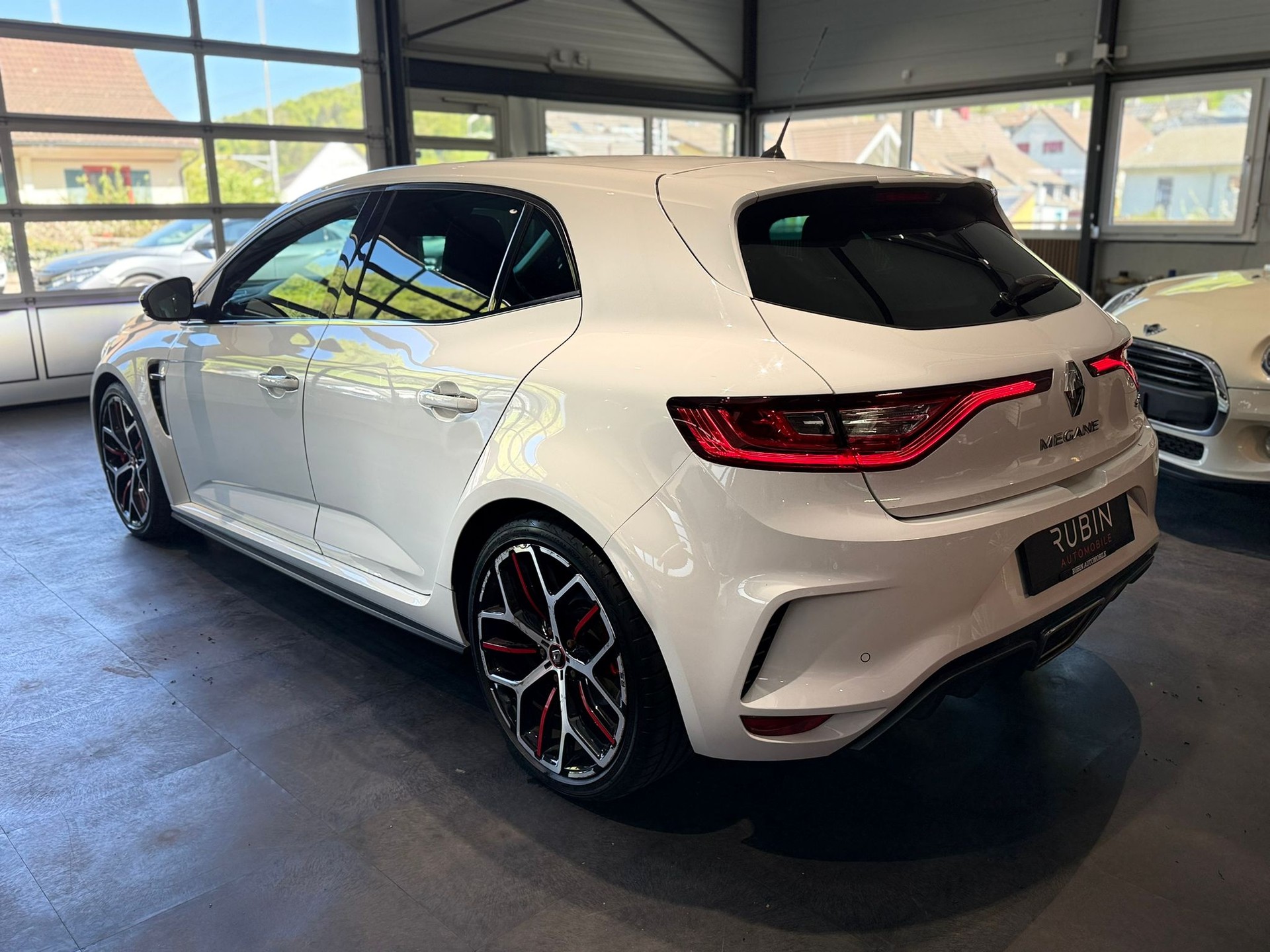 RENAULT Mégane Trophy 300 EDC-showroom-element-1
