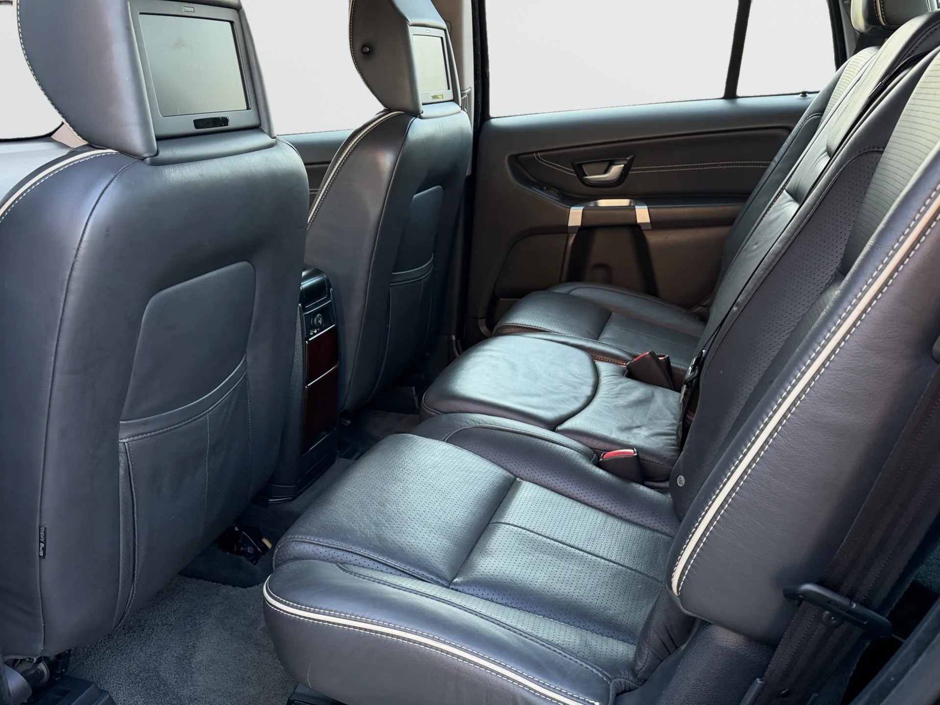 VOLVO XC90 D5 AWD Executive Geartronic 7 Places-image-11