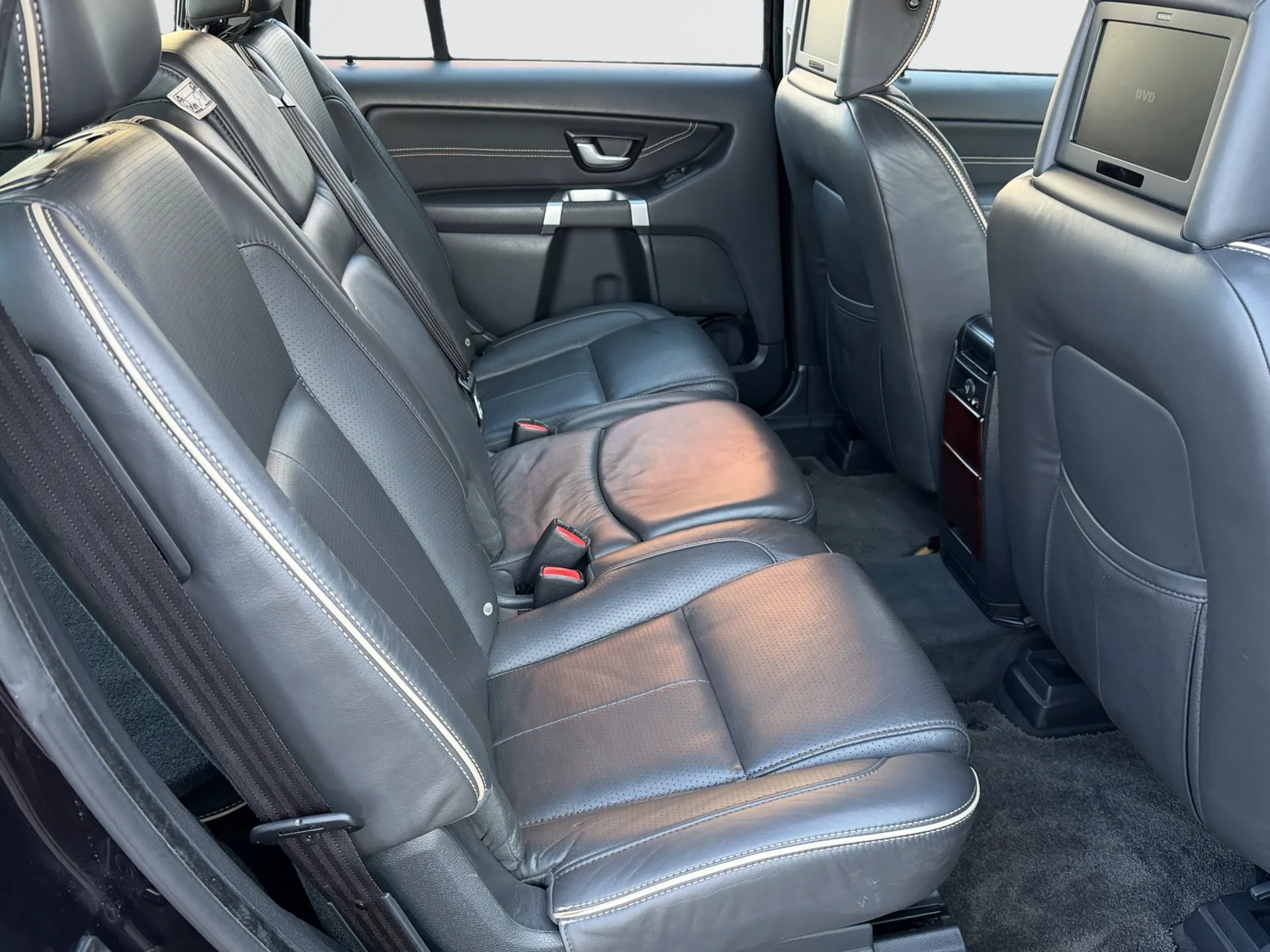 VOLVO XC90 D5 AWD Executive Geartronic 7 Places-image-17