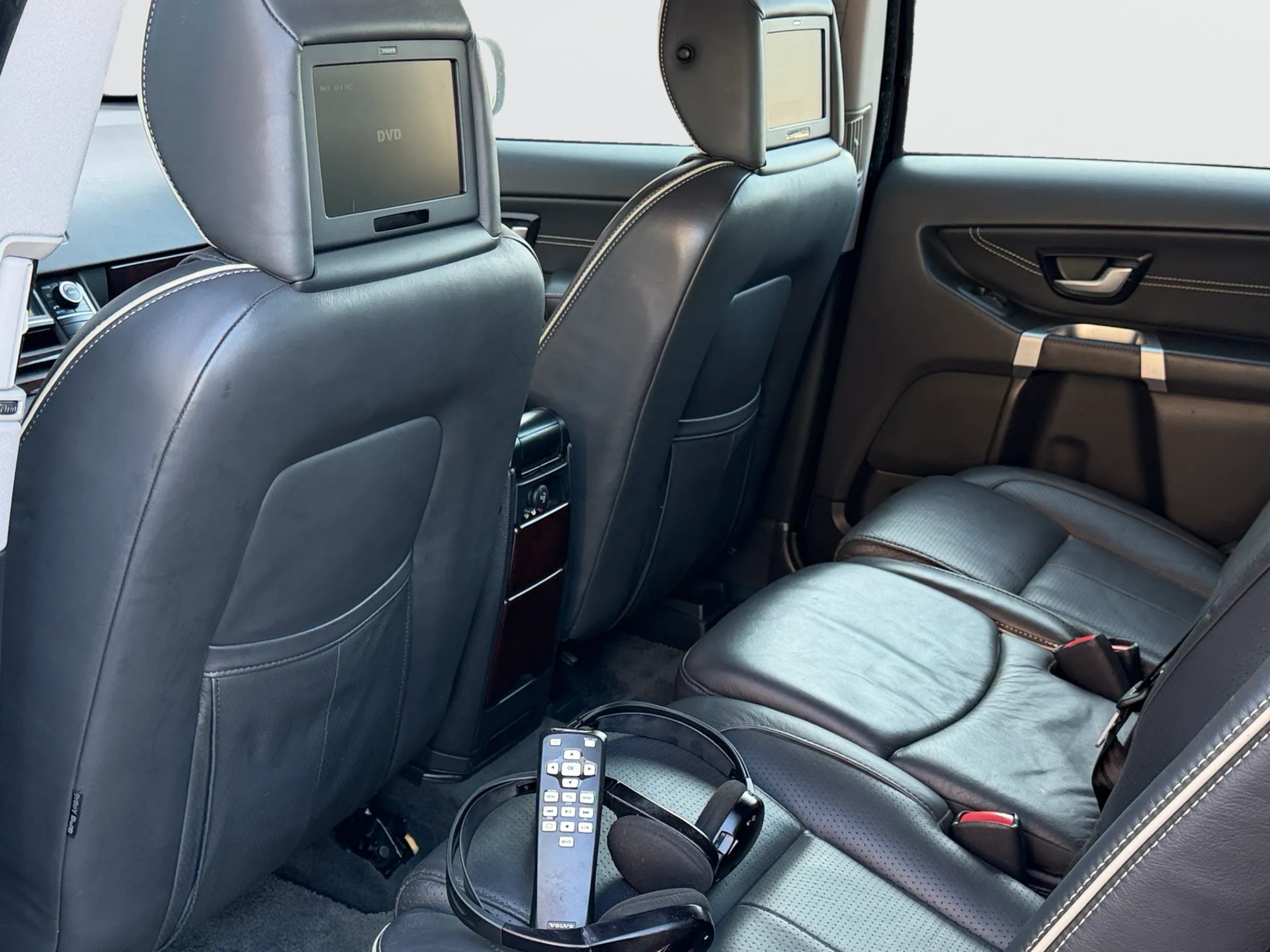 VOLVO XC90 D5 AWD Executive Geartronic 7 Places-image-18