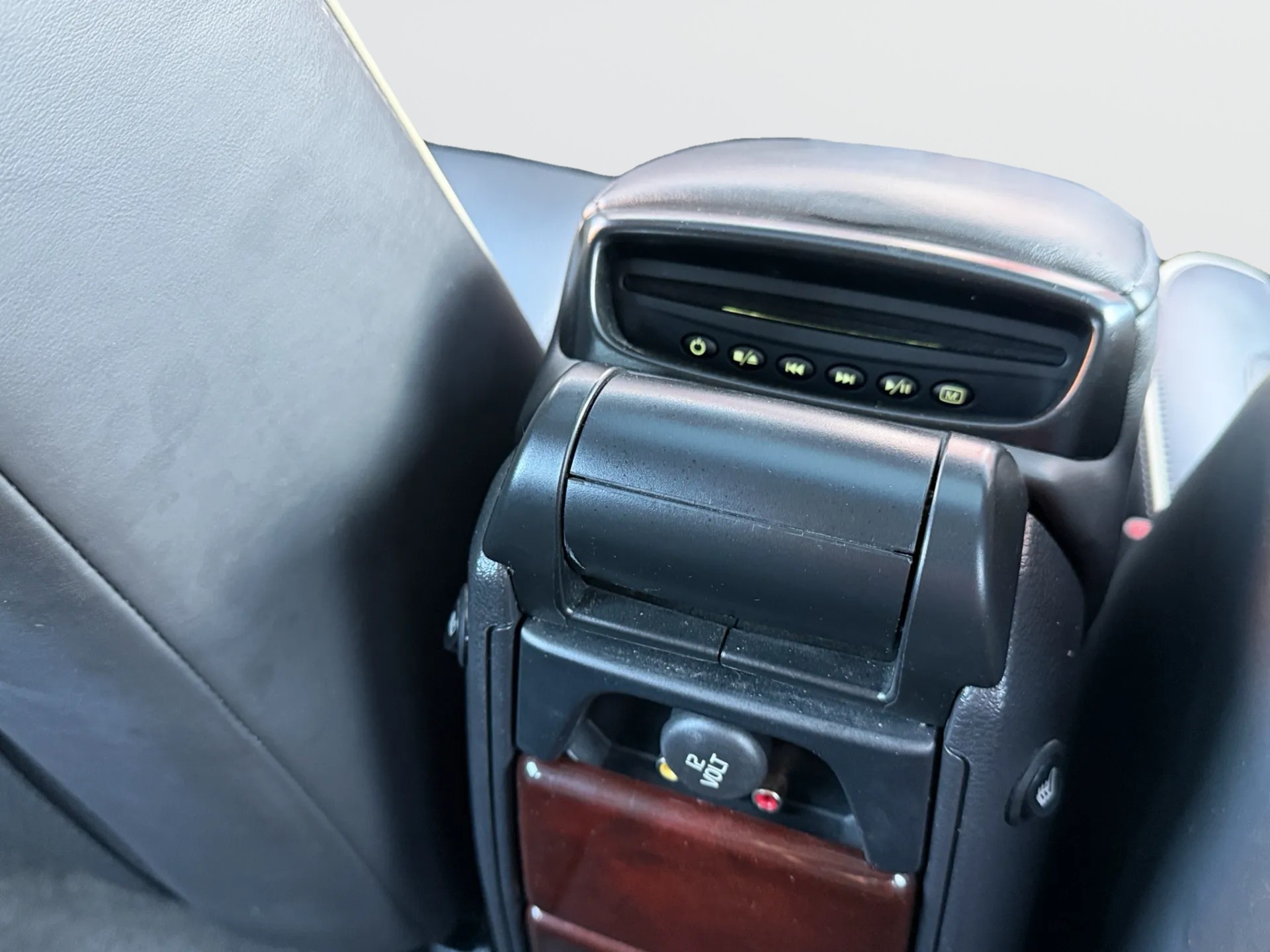 VOLVO XC90 D5 AWD Executive Geartronic 7 Places-image-23