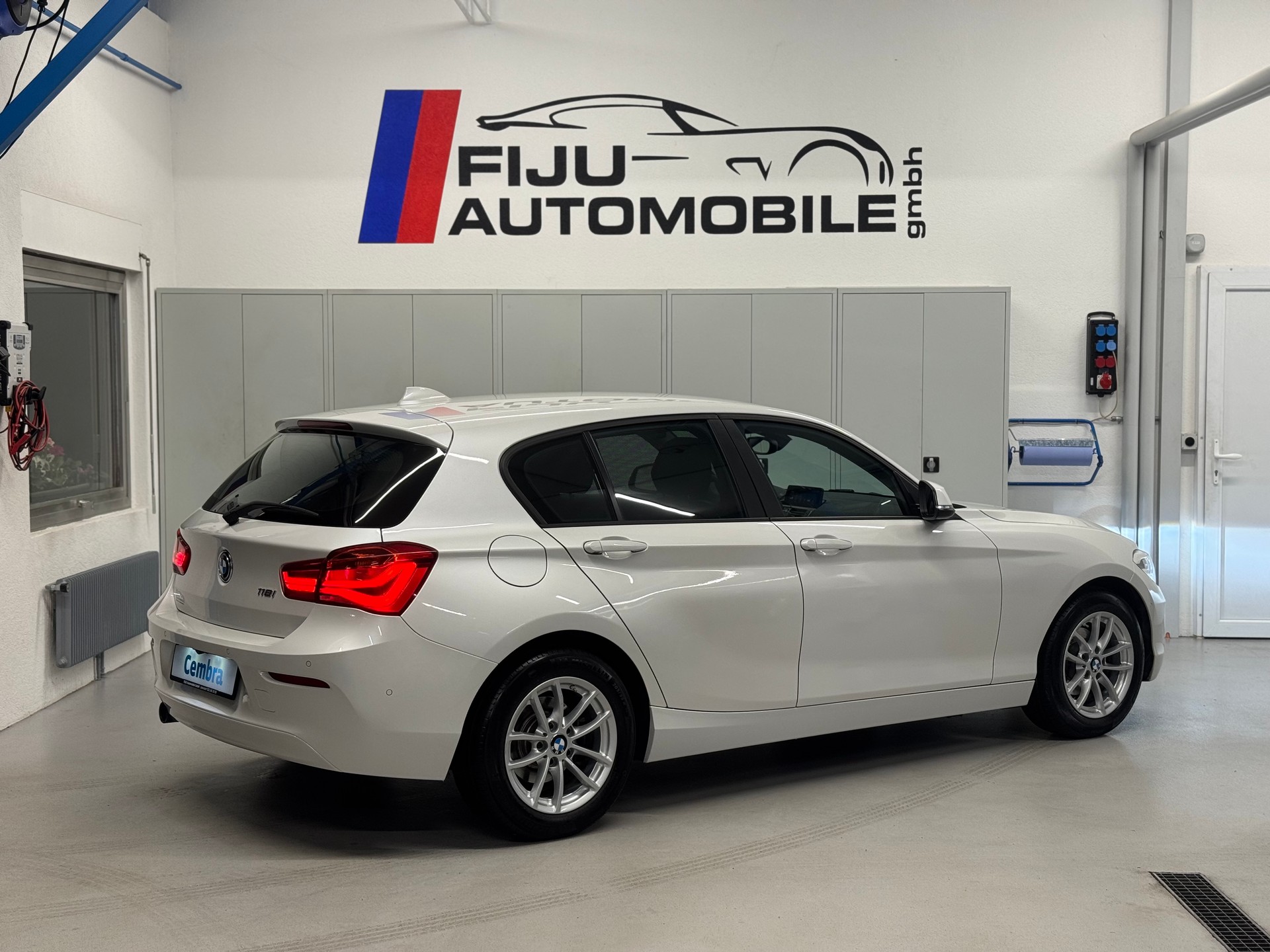 BMW 118i Steptronic-image-3