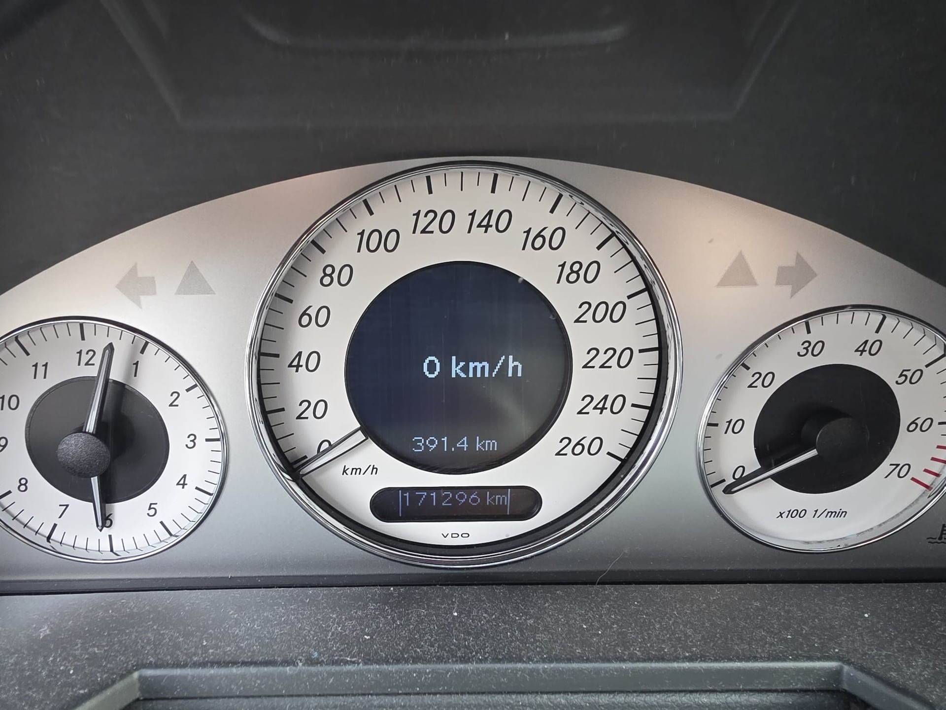 MERCEDES-BENZ E 350 Avantgarde 7G-Tronic-image-12