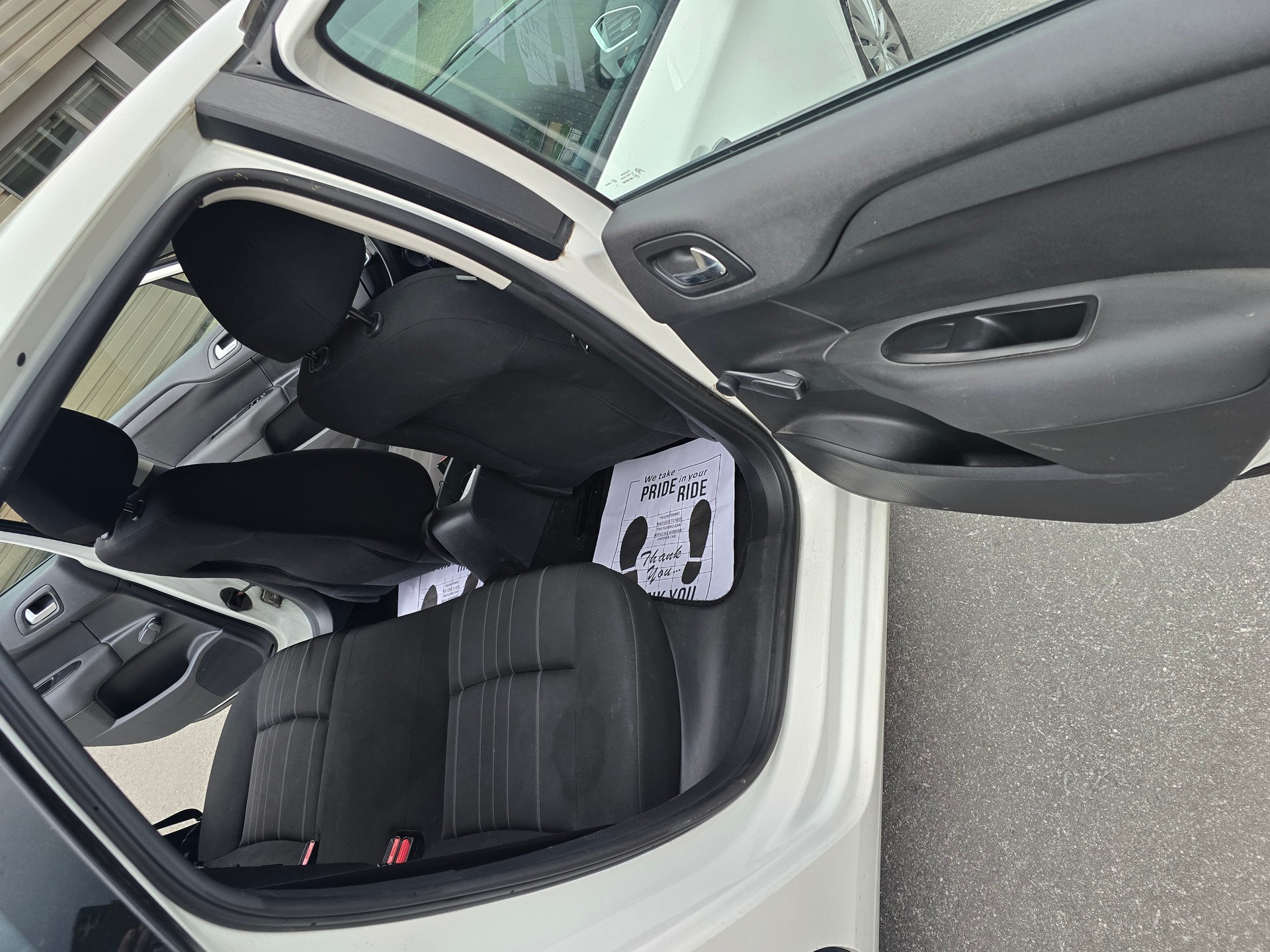 CITROEN C4 Berline 1.4 VTi Attraction-image-8