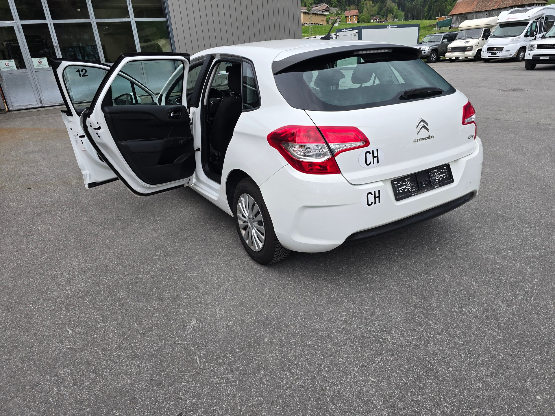 CITROEN C4 Berline 1.4 VTi Attraction-image-5