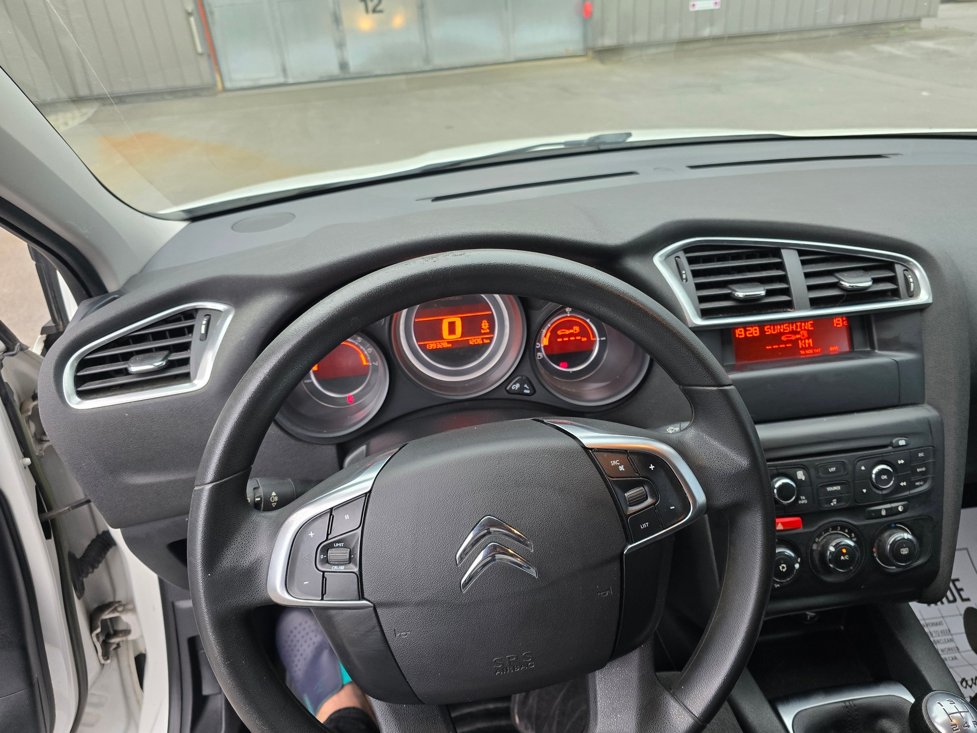 CITROEN C4 Berline 1.4 VTi Attraction-image-14