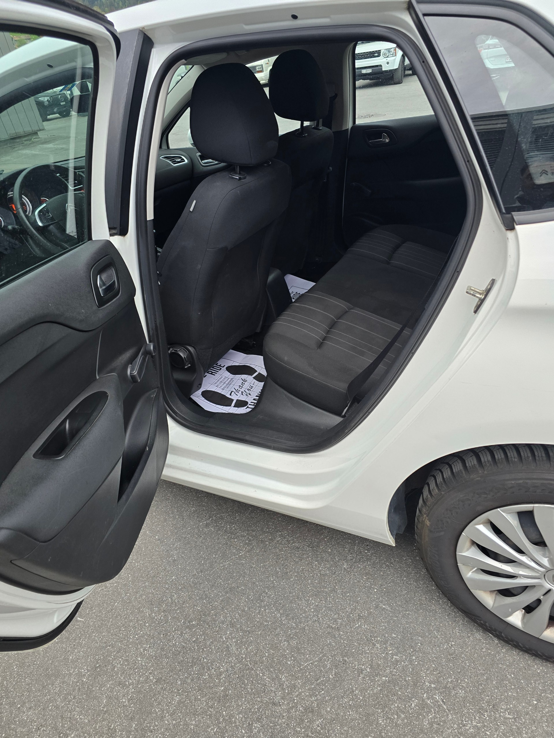 CITROEN C4 Berline 1.4 VTi Attraction-image-12