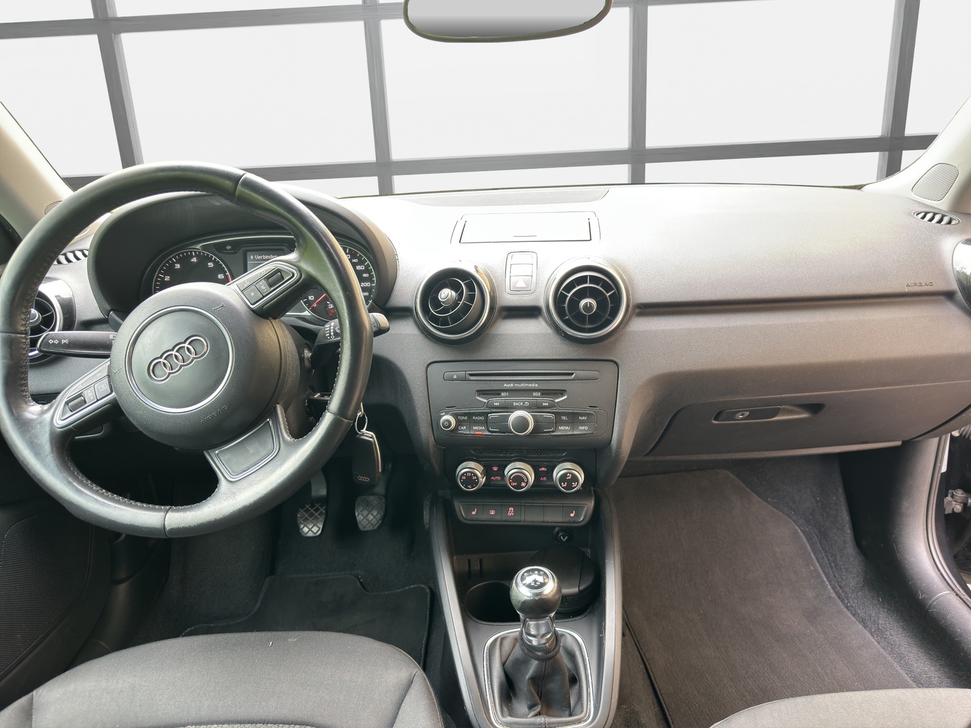 AUDI A1 1.2 TFSI Attraction-image-5