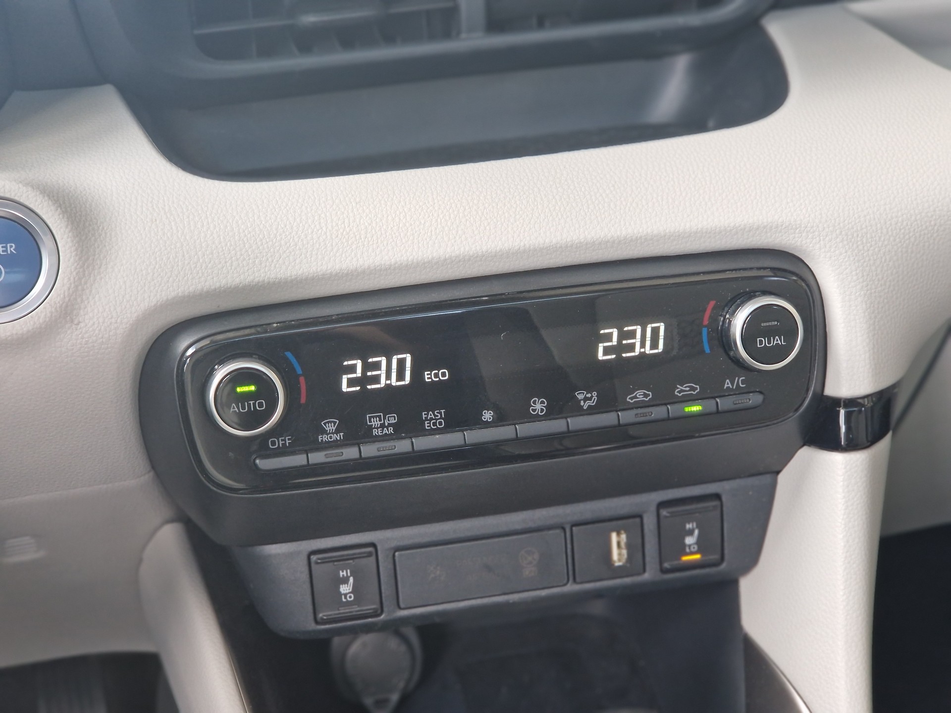 TOYOTA Yaris 1.5 PremierEd e-CVT-image-7