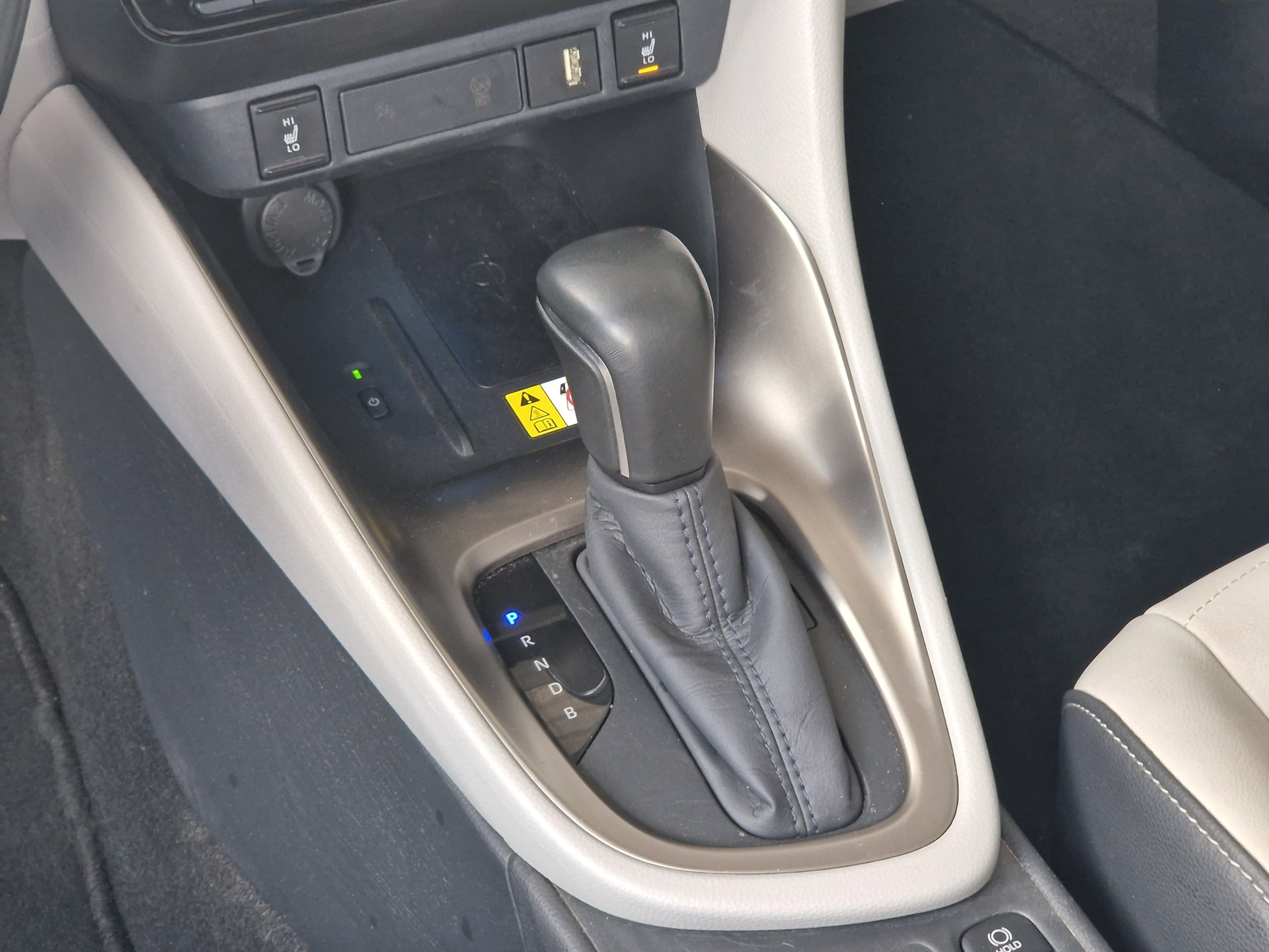 TOYOTA Yaris 1.5 PremierEd e-CVT-image-8