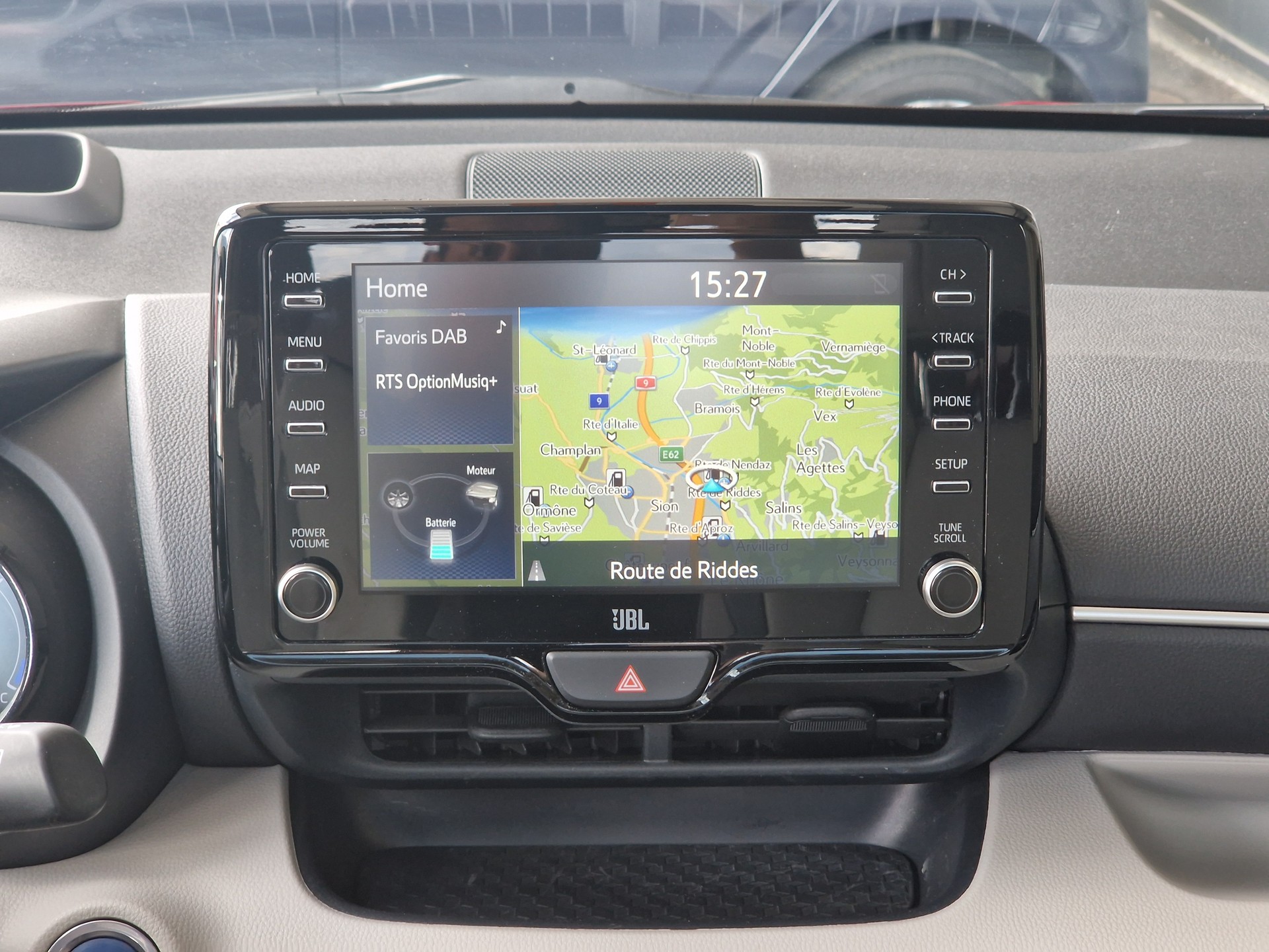 TOYOTA Yaris 1.5 PremierEd e-CVT-image-6