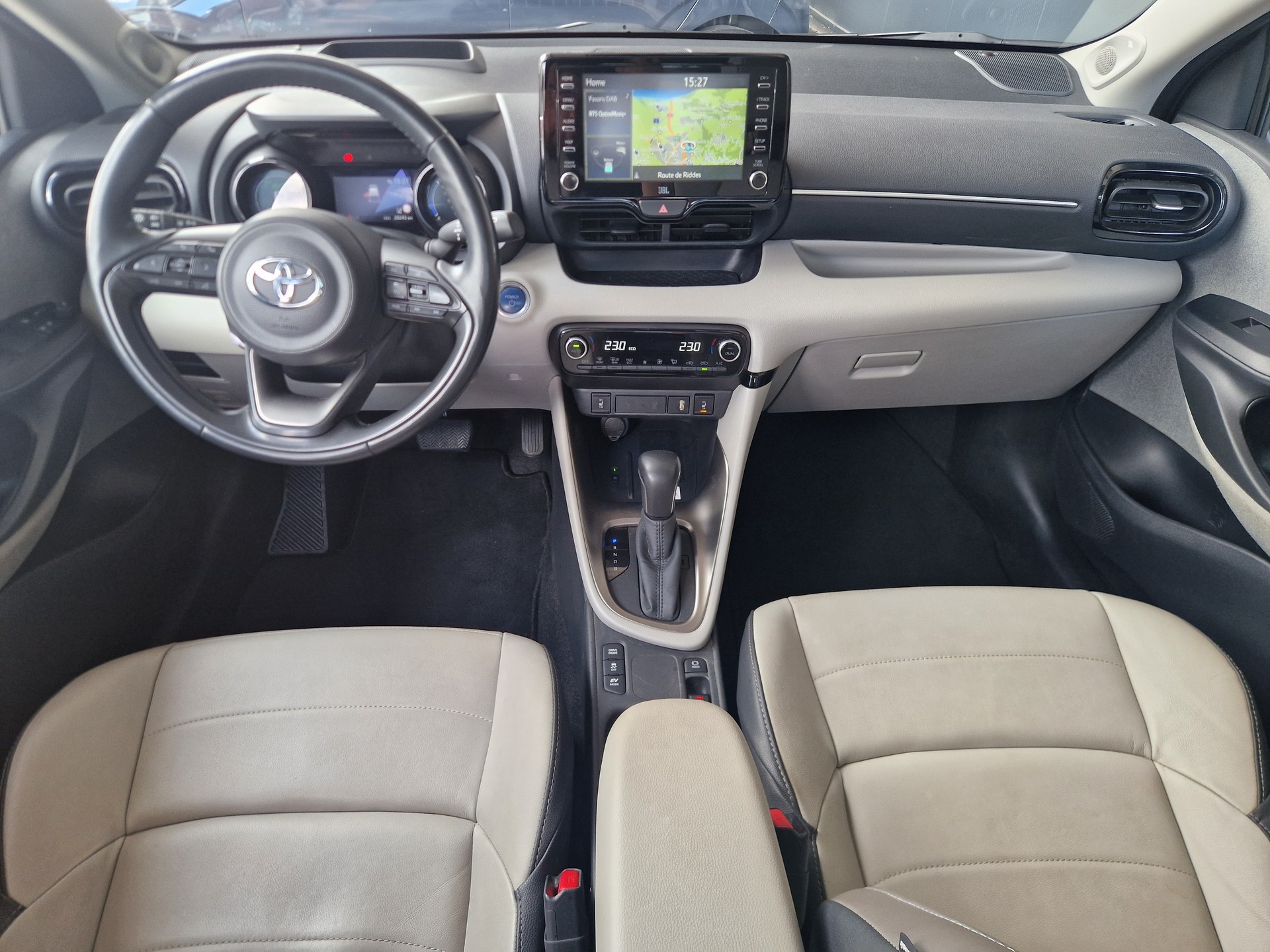 TOYOTA Yaris 1.5 PremierEd e-CVT-image-3