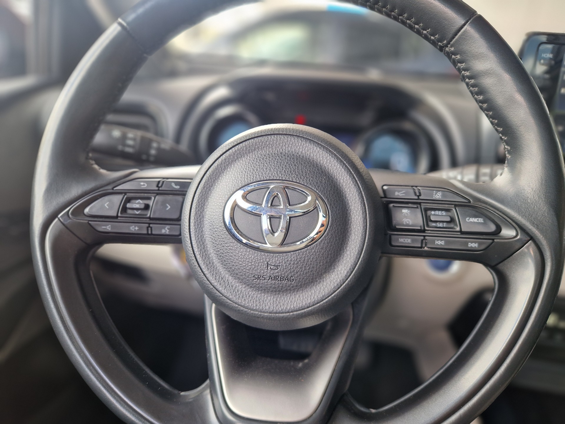 TOYOTA Yaris 1.5 PremierEd e-CVT-image-4