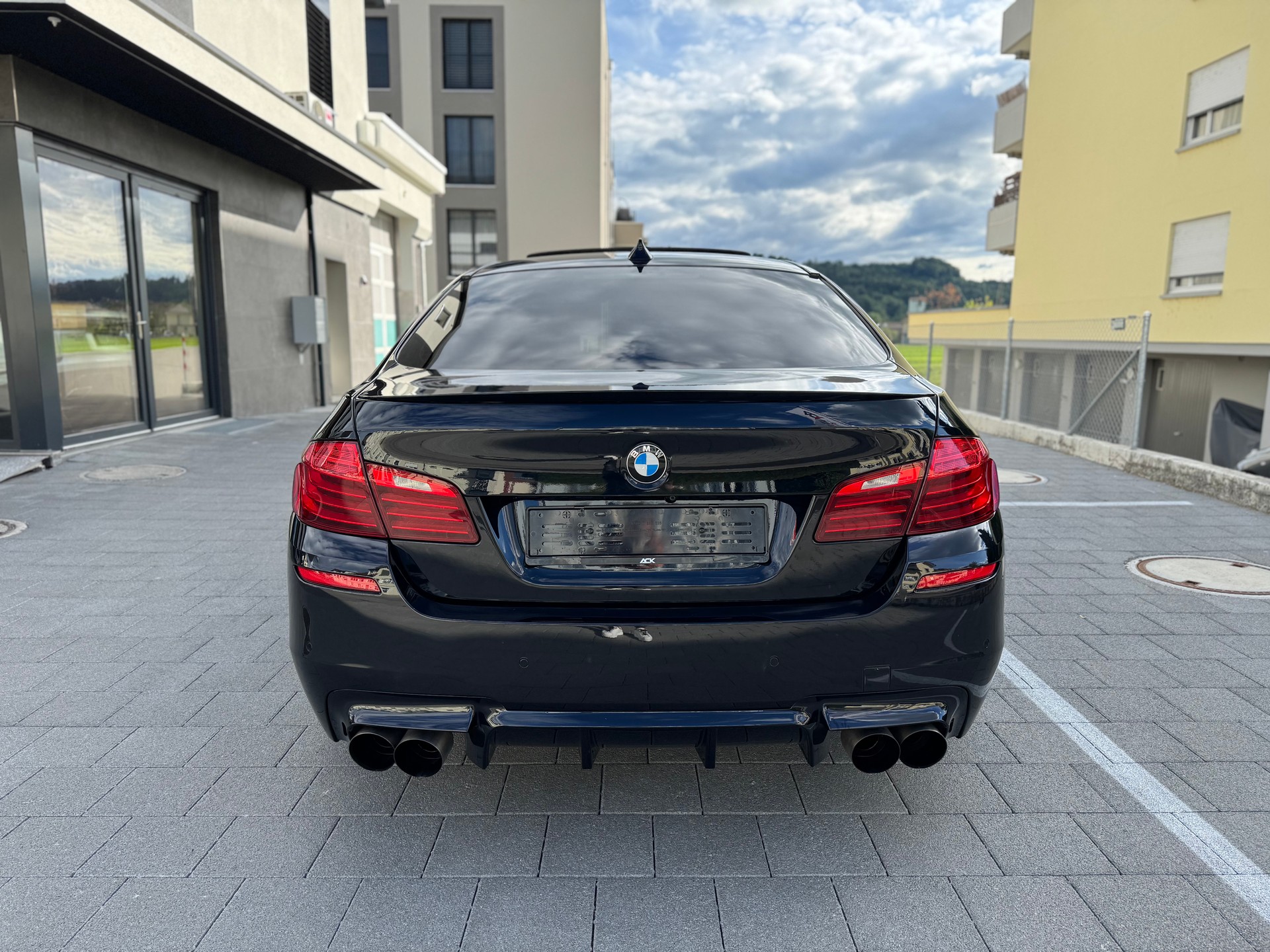 BMW M5 Drivelogic-showroom-element-3