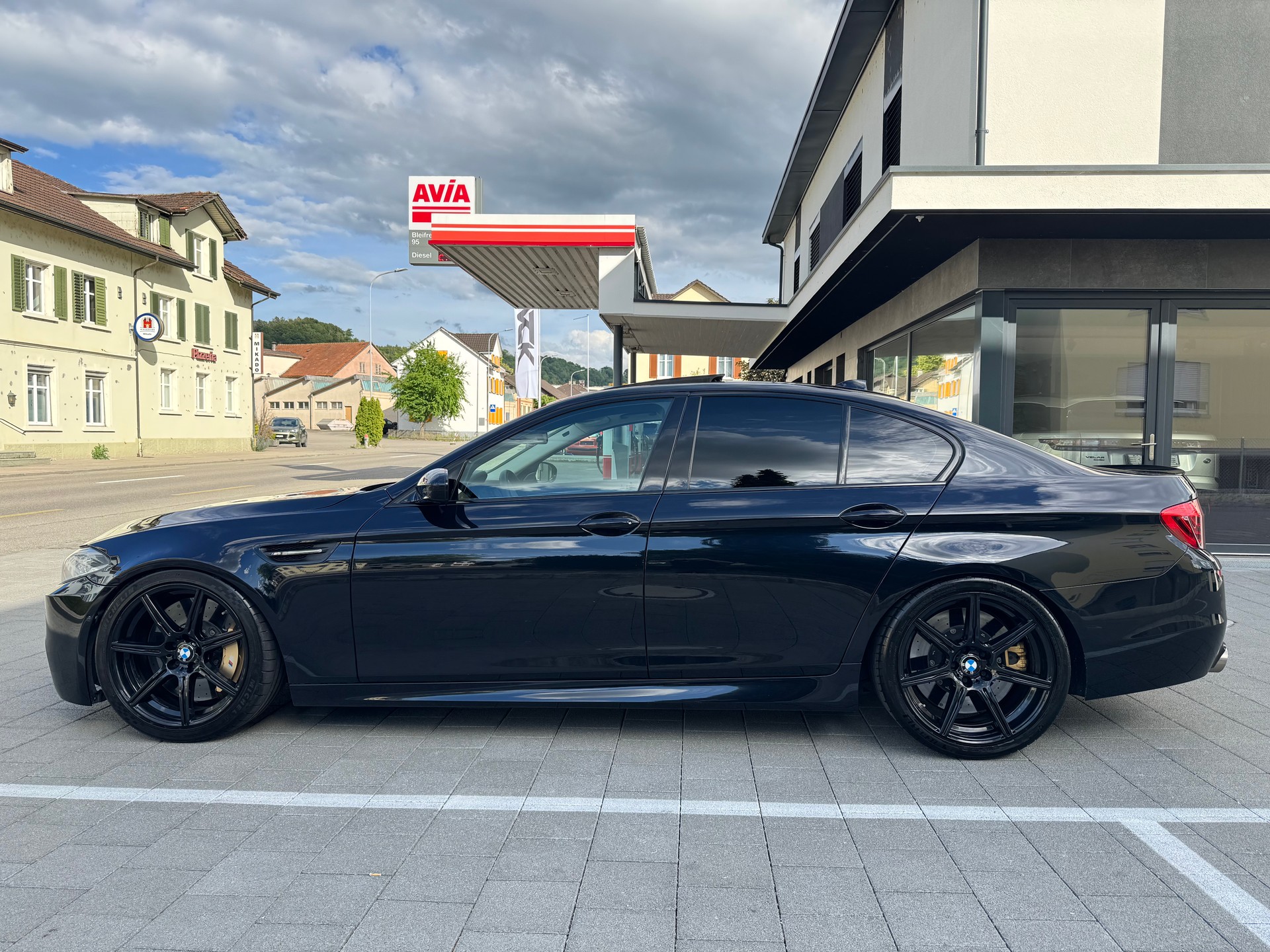 BMW M5 Drivelogic-showroom-element-1