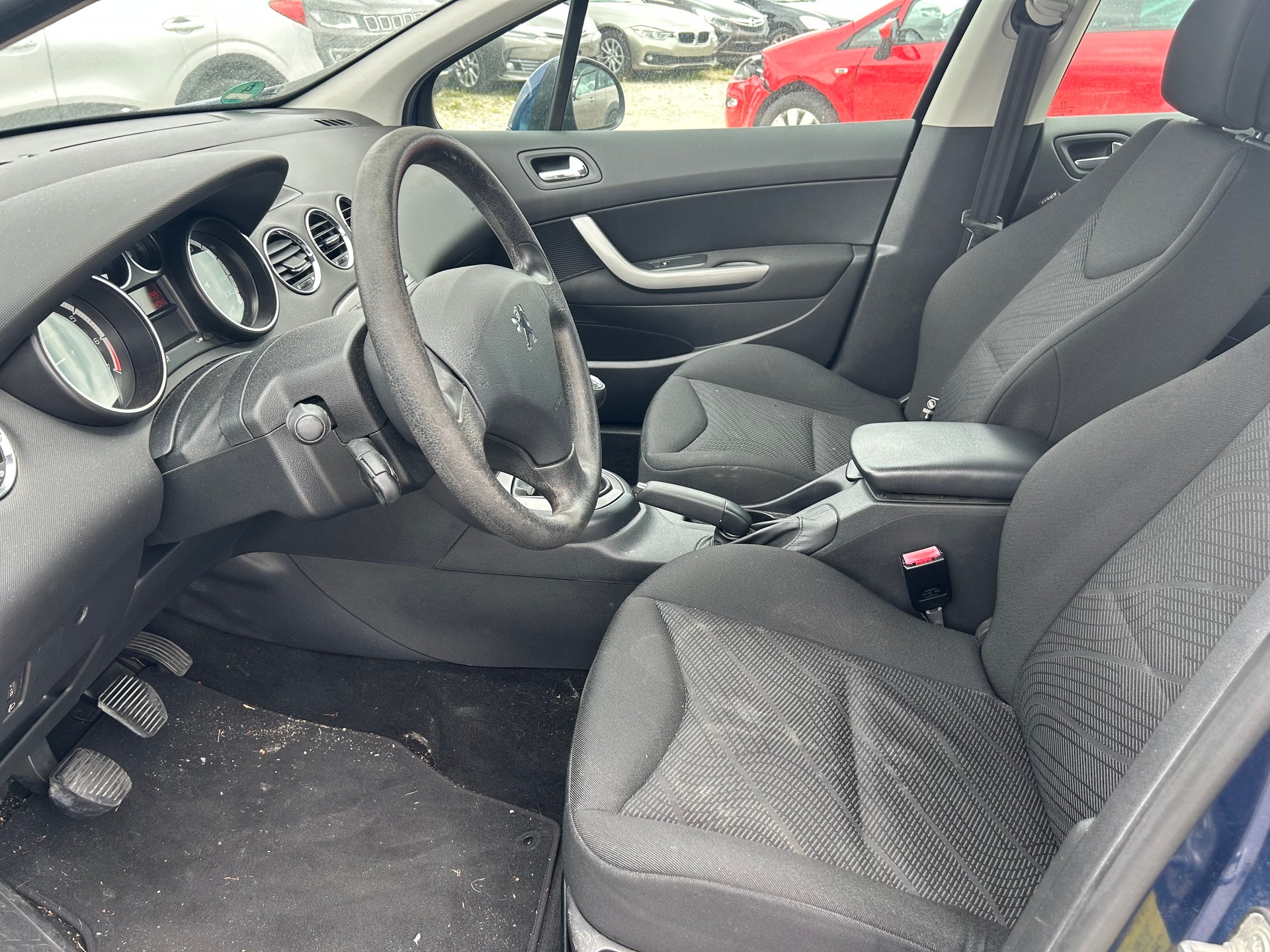 PEUGEOT 308 1.6 16V VTI Sport-image-9