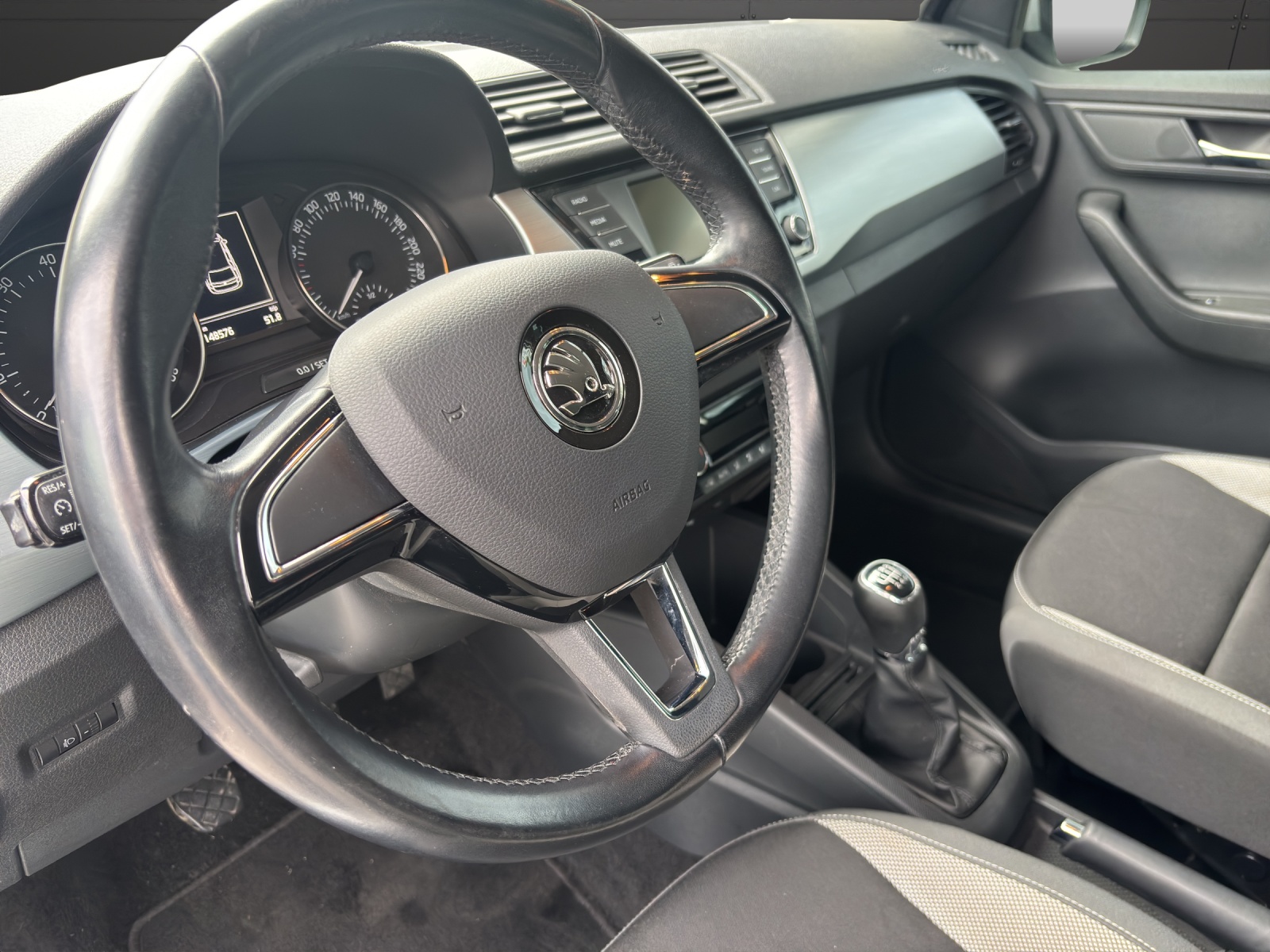 SKODA Fabia 1.2 TSI Ambition-image-4