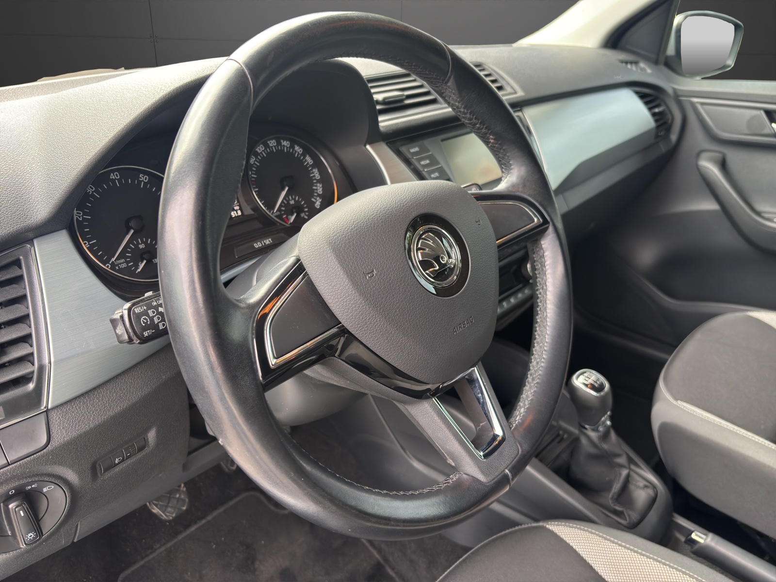 SKODA Fabia 1.2 TSI Ambition-showroom-element-3