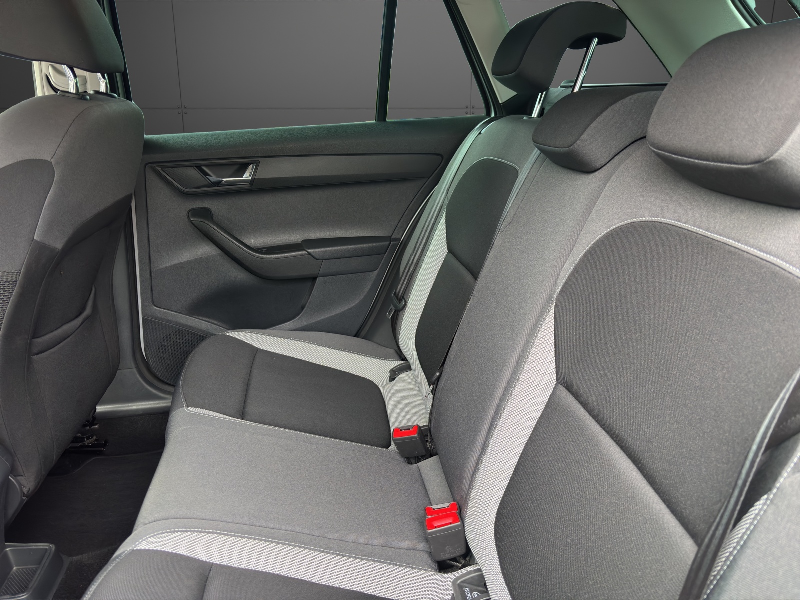 SKODA Fabia 1.2 TSI Ambition-image-9